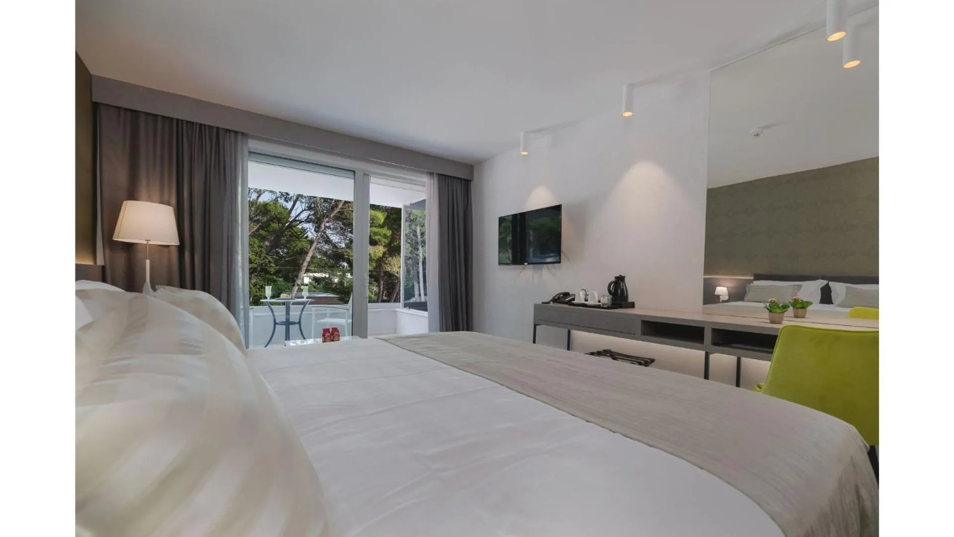 Bed in Boutique Hotel Mirjam