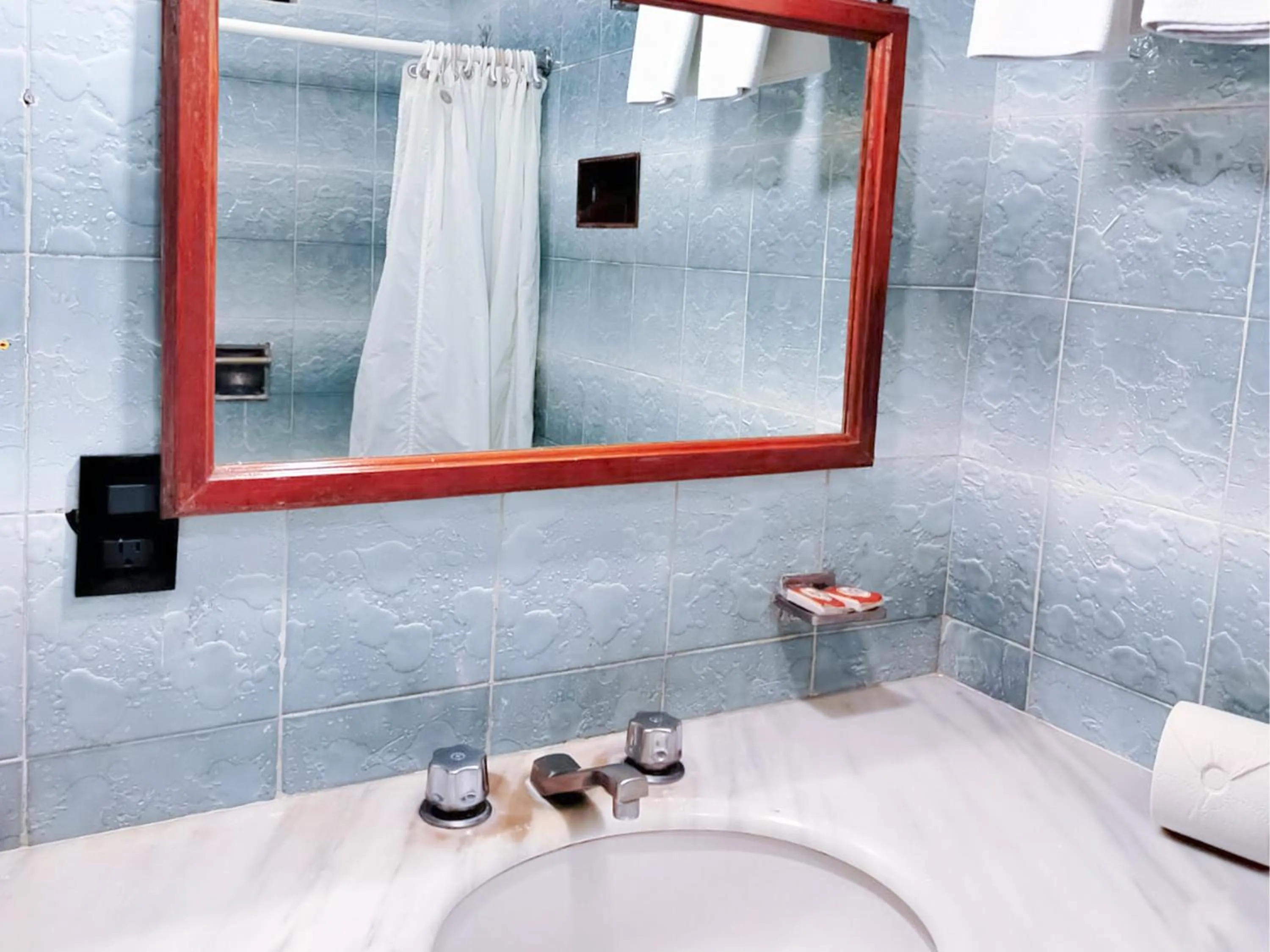 Bathroom in Hotel Frances