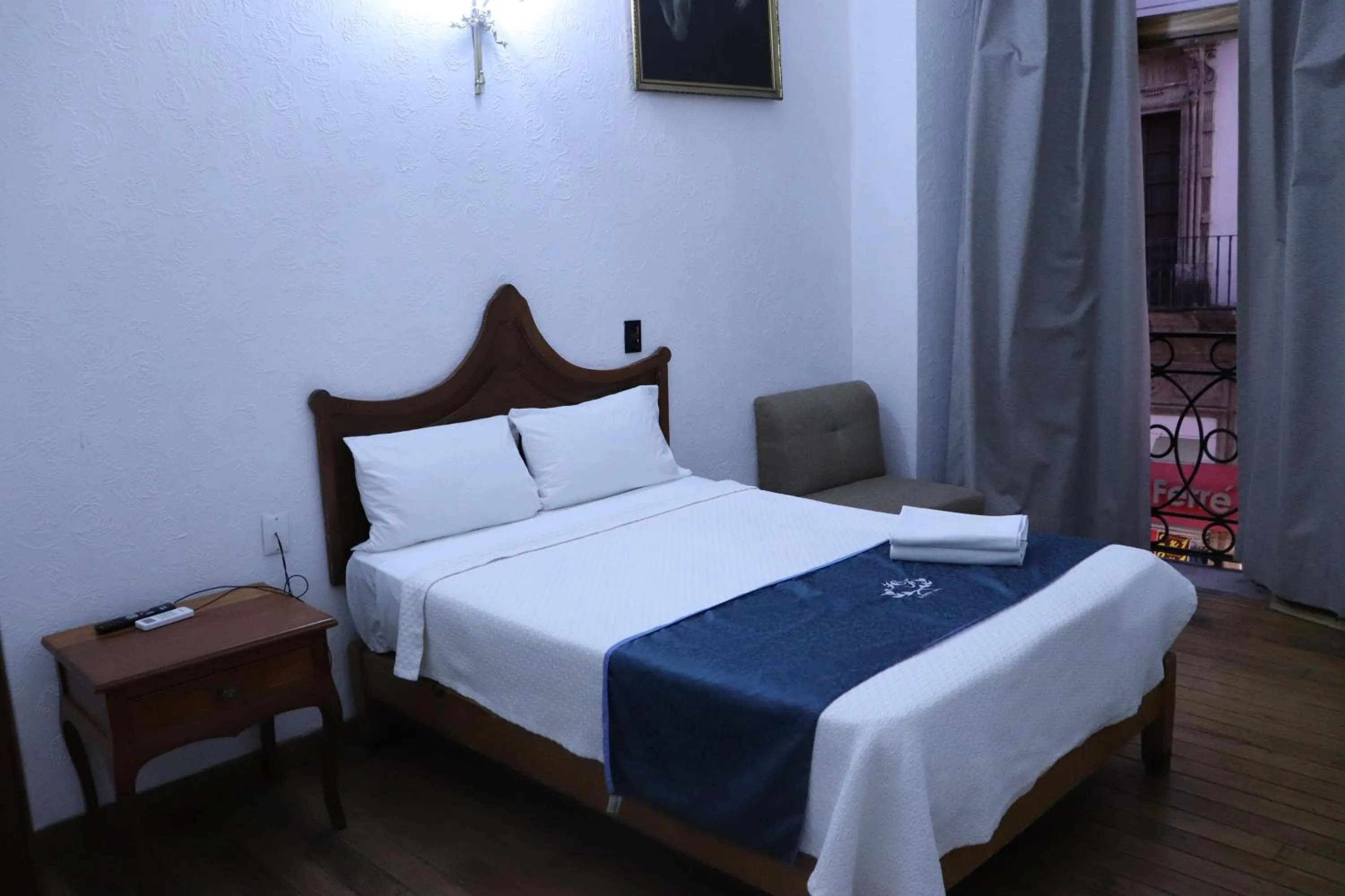 Bed in Hotel Frances