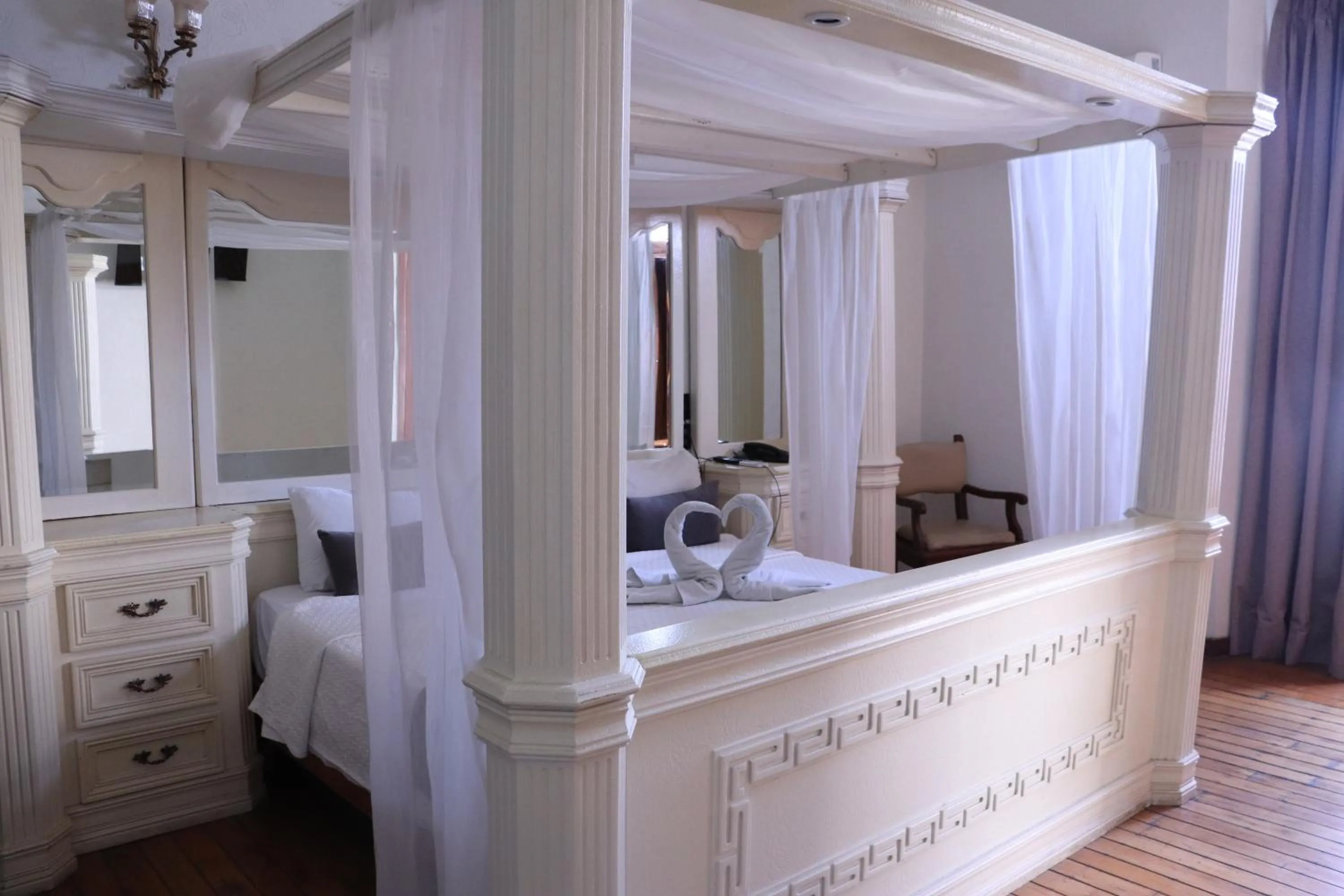 Bed in Hotel Frances