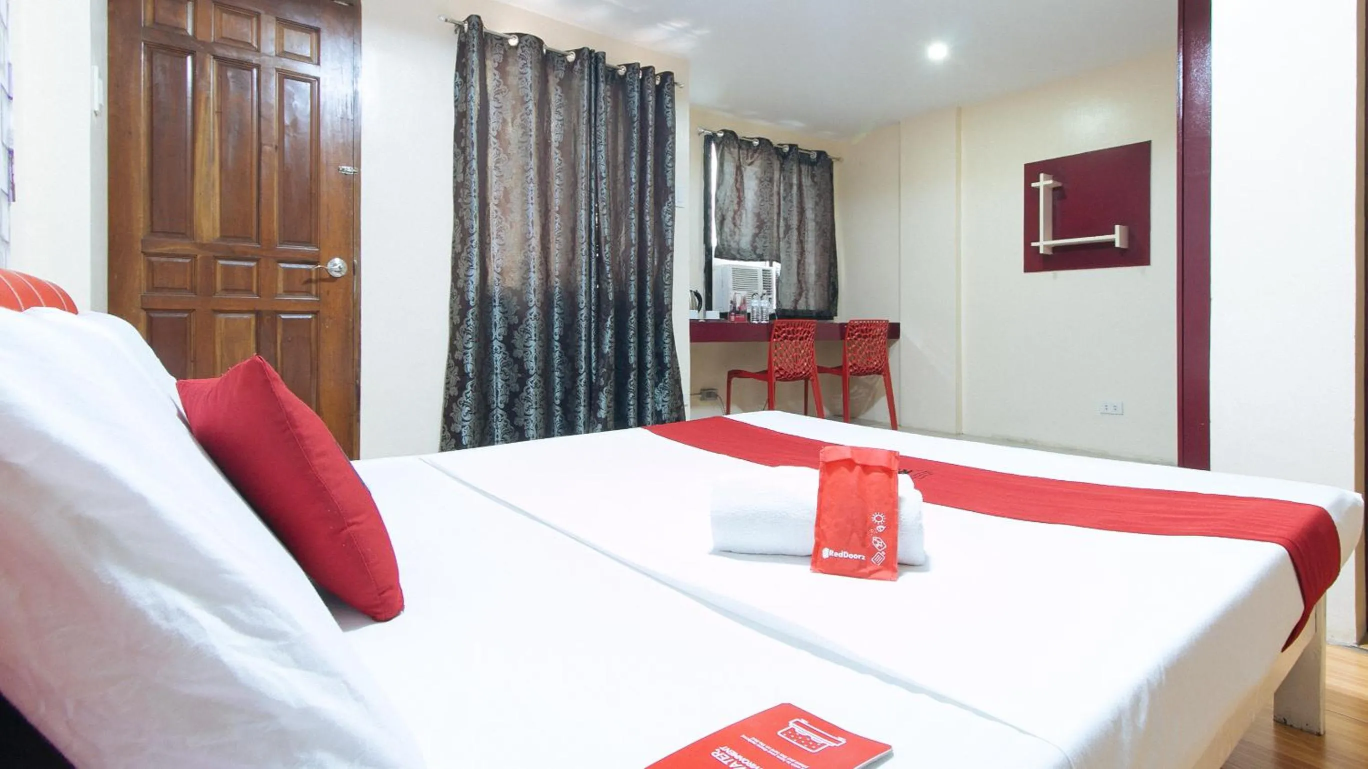 Photo of the whole room, Bed in RedDoorz at DBuilders Rooms Ph2 Taguig
