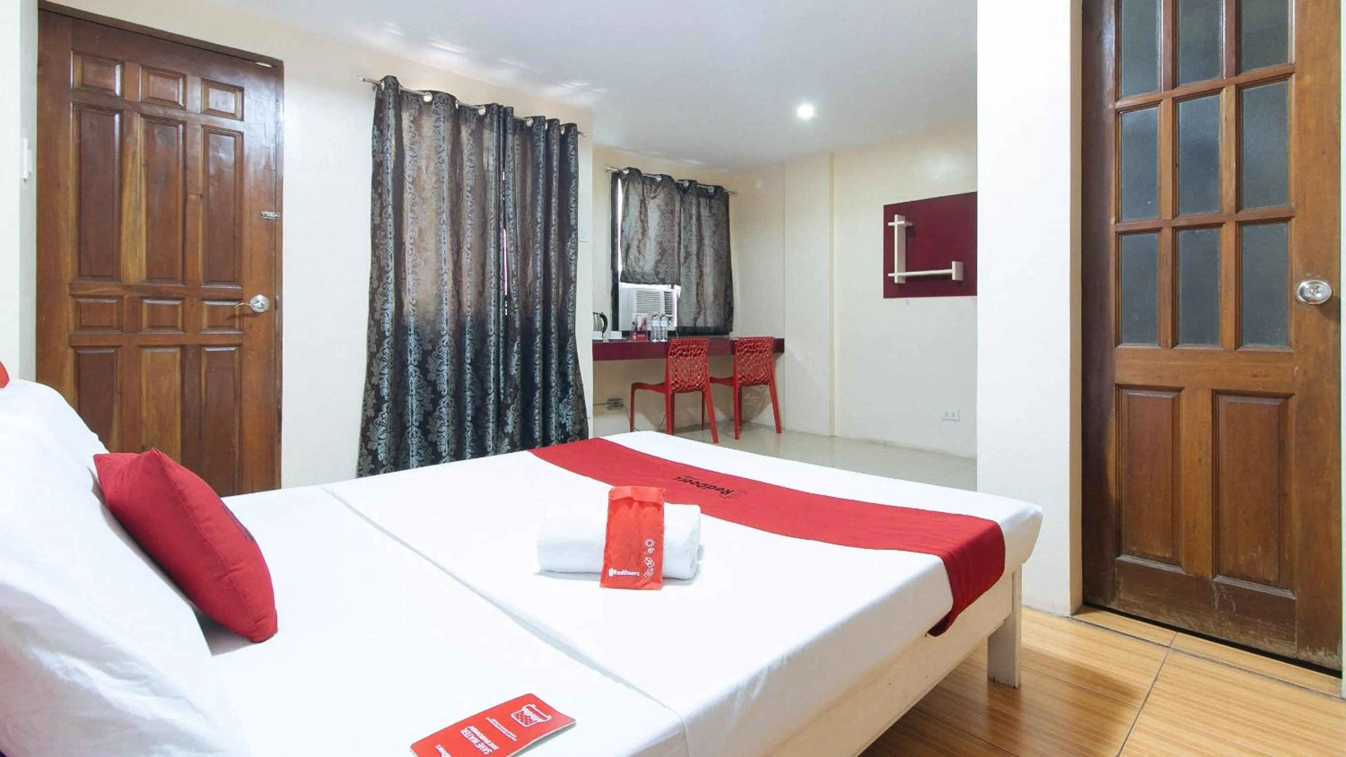 Photo of the whole room, Bed in RedDoorz at DBuilders Rooms Ph2 Taguig
