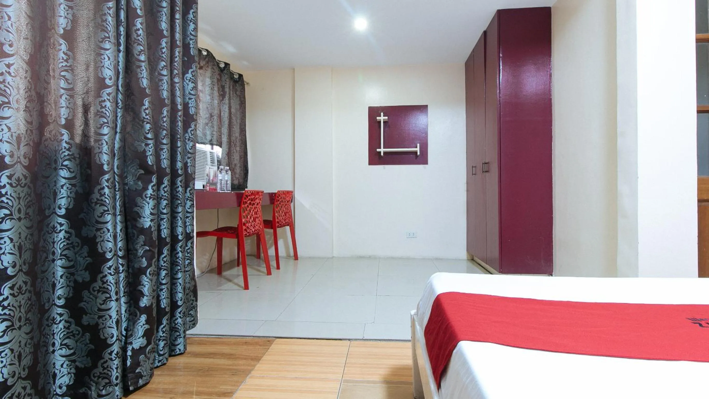 wardrobe, Bed in RedDoorz at DBuilders Rooms Ph2 Taguig