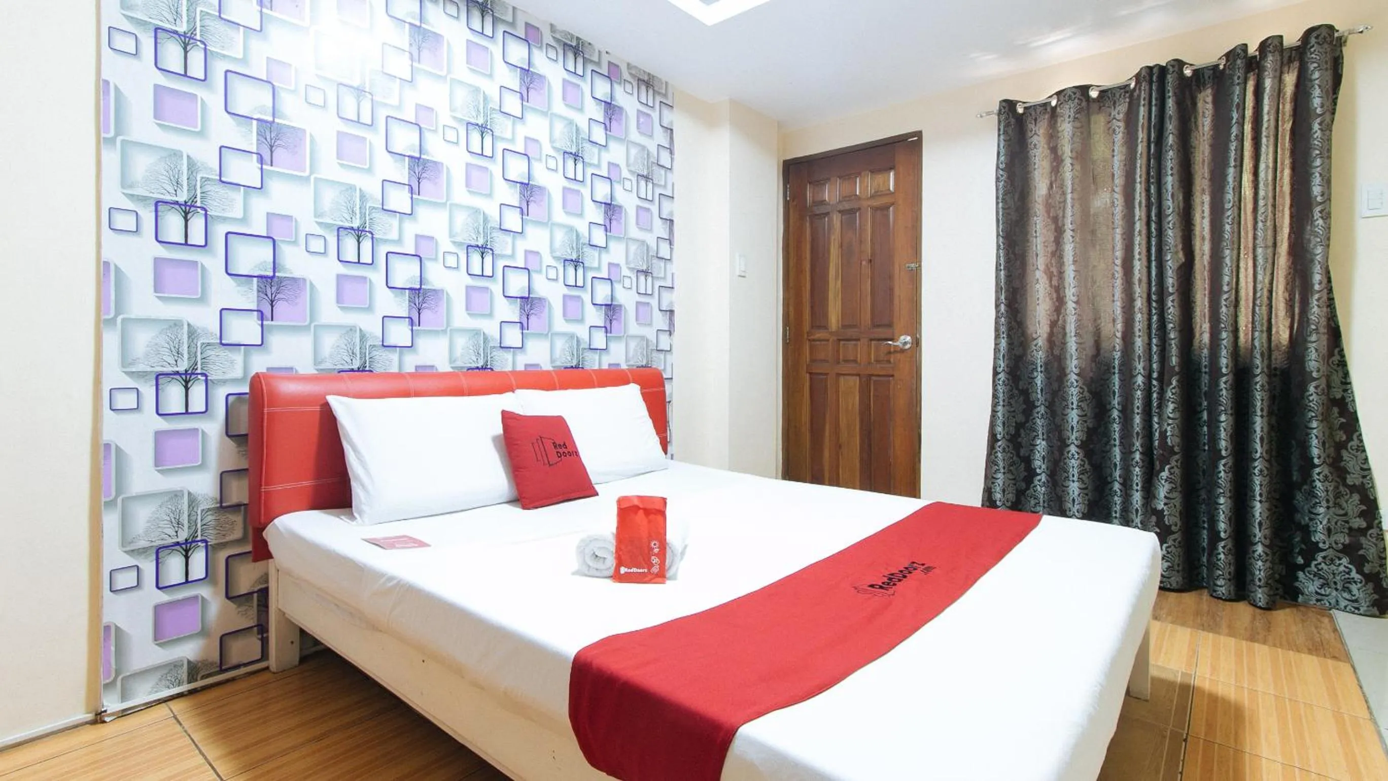Photo of the whole room, Bed in RedDoorz at DBuilders Rooms Ph2 Taguig