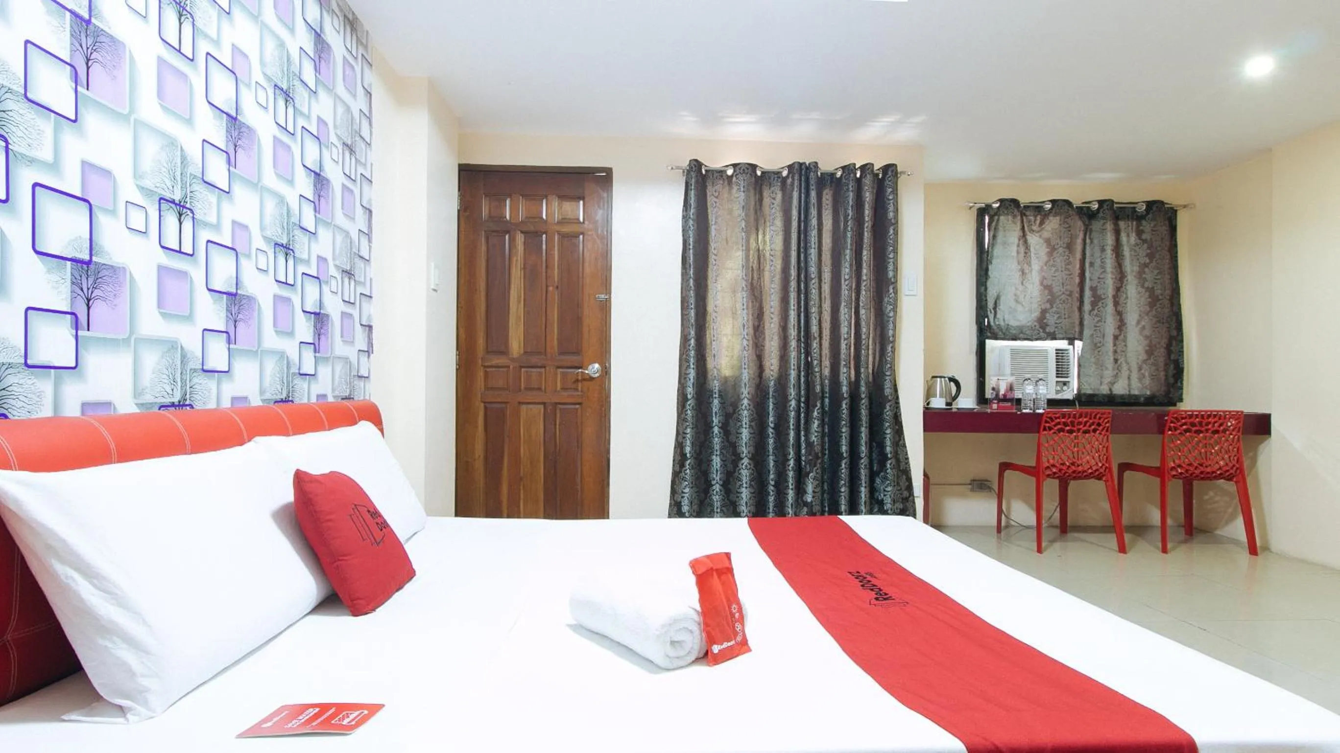 Photo of the whole room, Bed in RedDoorz at DBuilders Rooms Ph2 Taguig