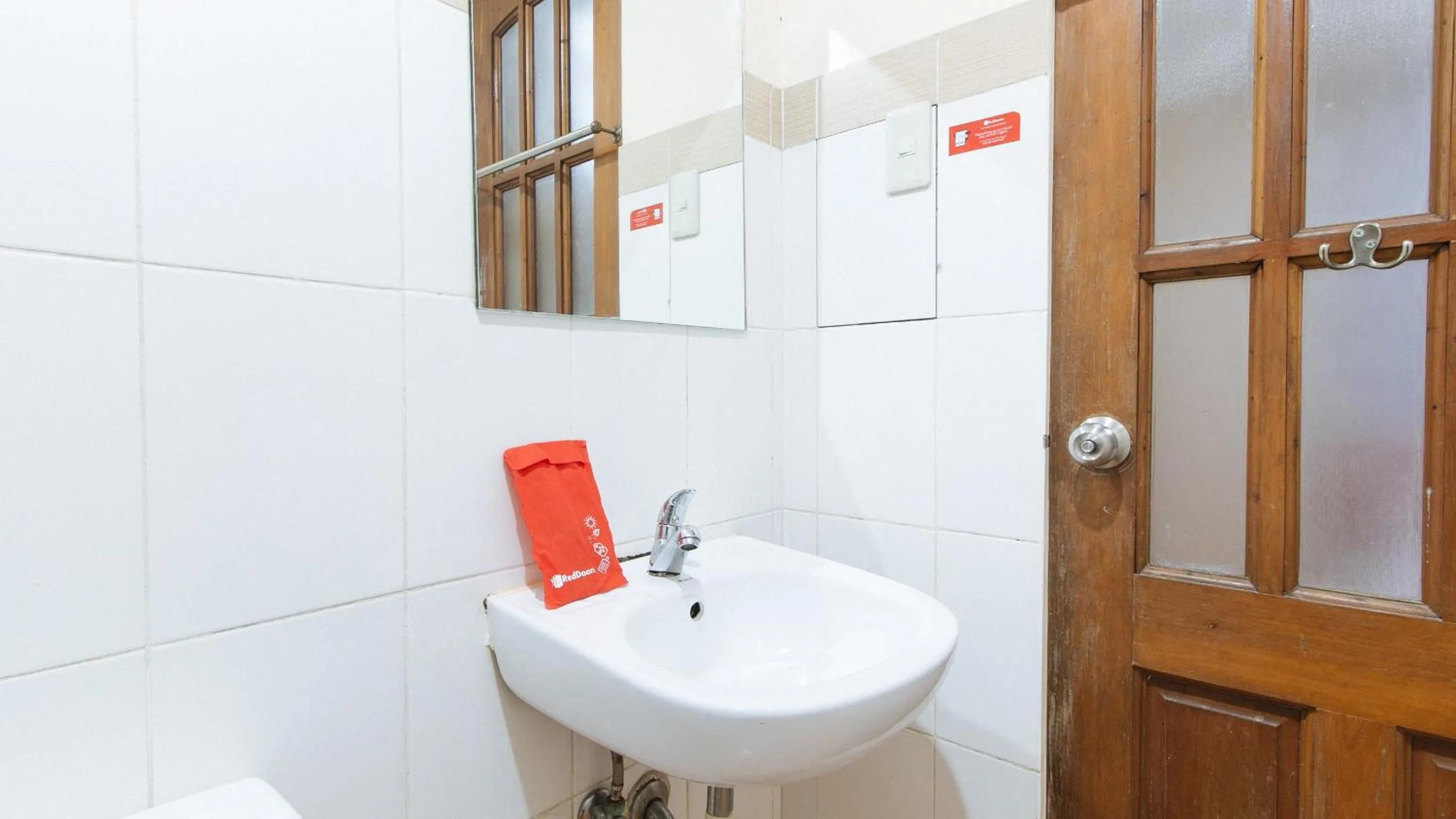 Bathroom in RedDoorz at DBuilders Rooms Ph2 Taguig