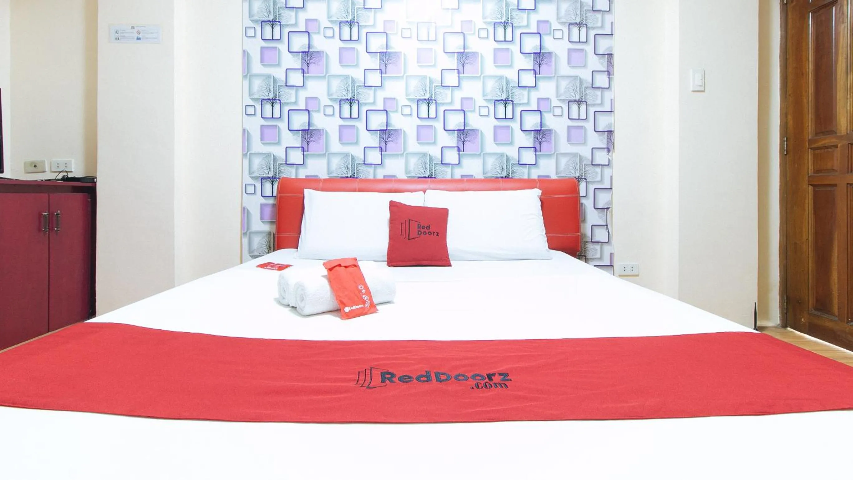 Photo of the whole room, Bed in RedDoorz at DBuilders Rooms Ph2 Taguig