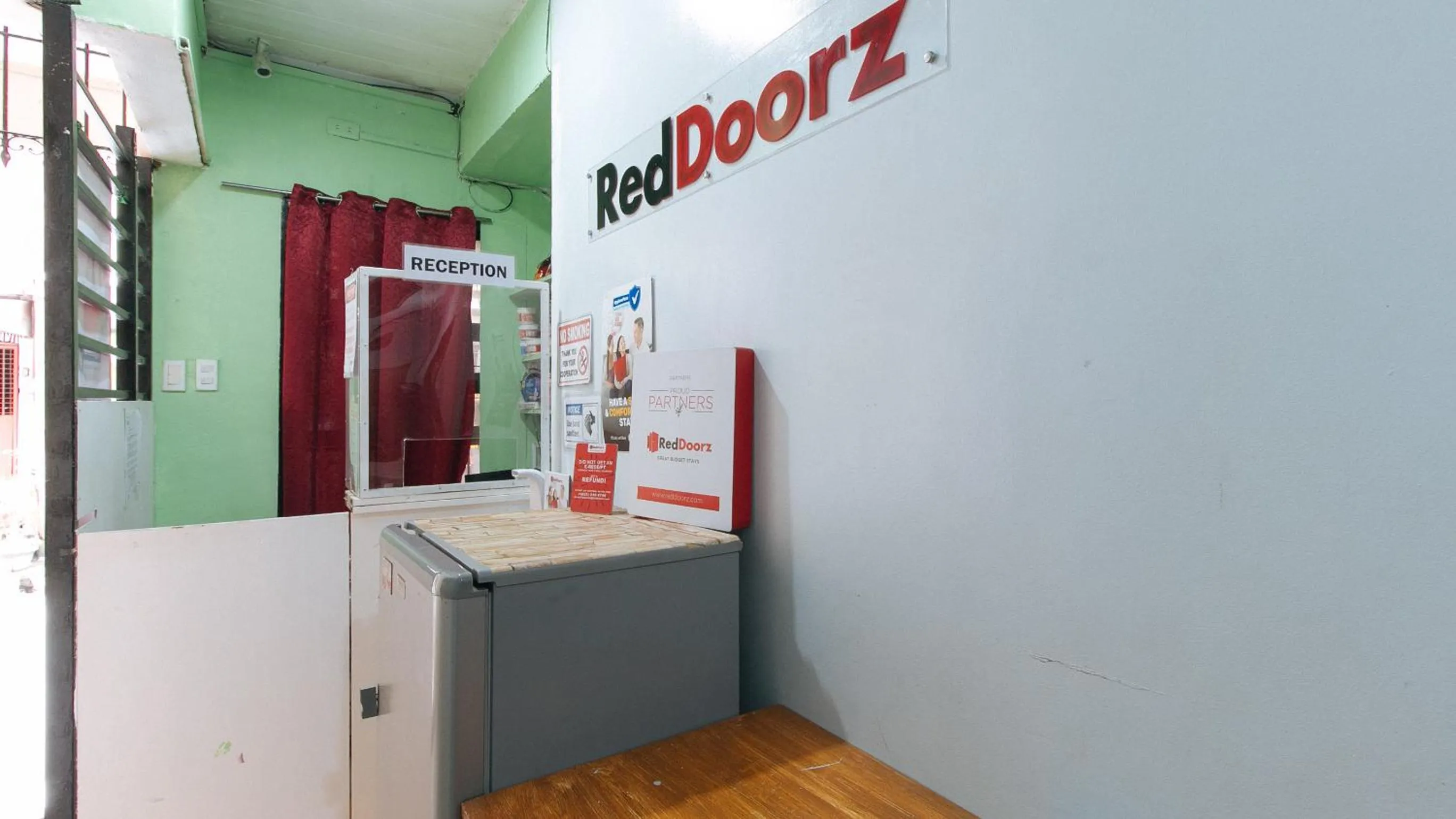 Lobby or reception in RedDoorz at DBuilders Rooms Ph2 Taguig