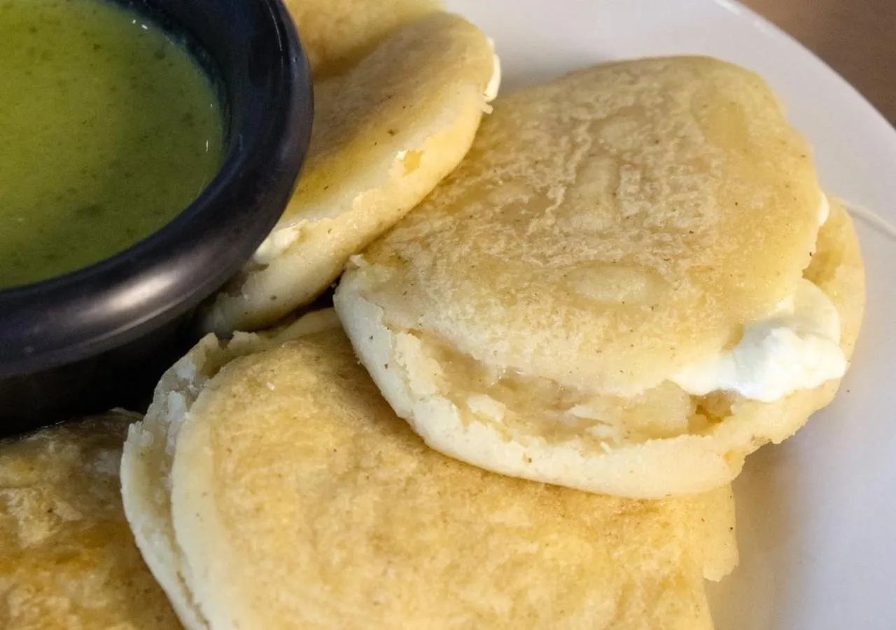 Restaurant/places to eat in Paris FC Hotel