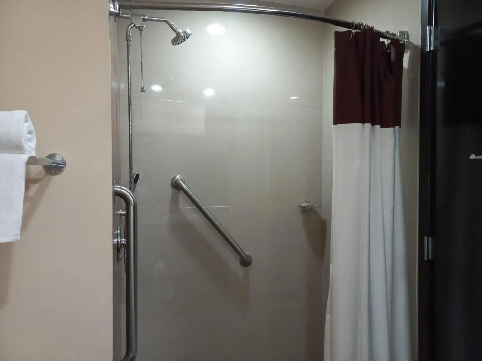 Shower in Paris FC Hotel