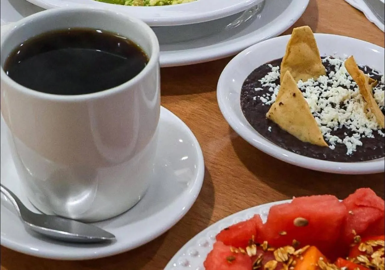 Restaurant/places to eat in Paris FC Hotel