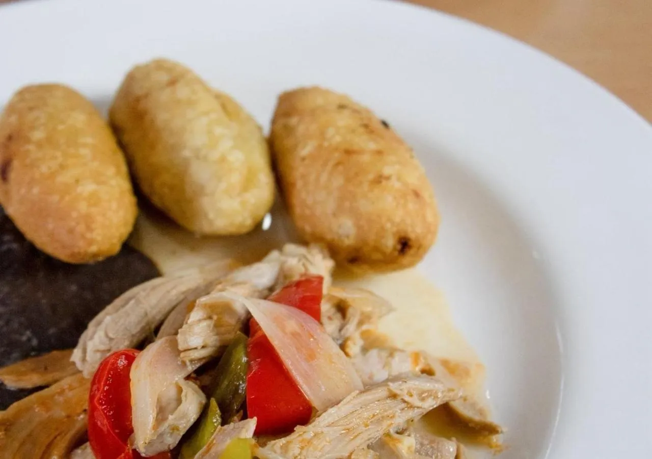 Restaurant/places to eat in Paris FC Hotel