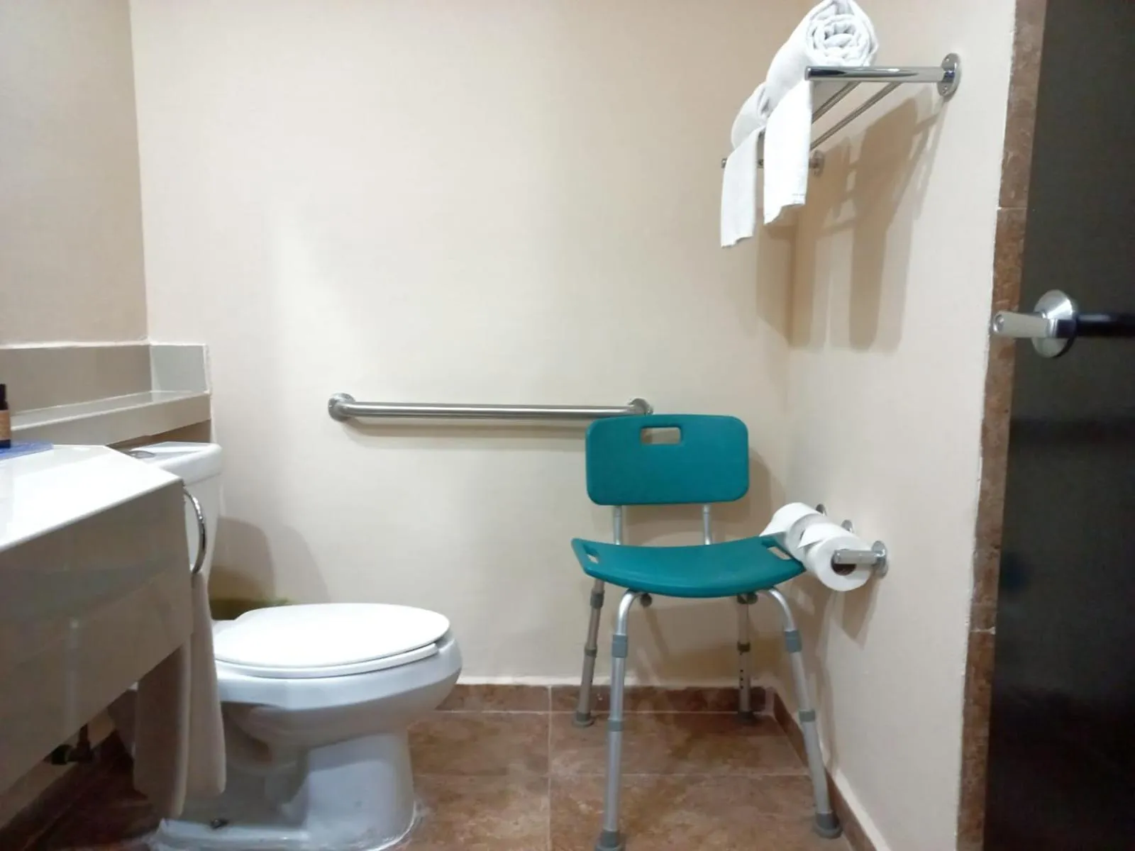 Facility for disabled guests in Paris FC Hotel