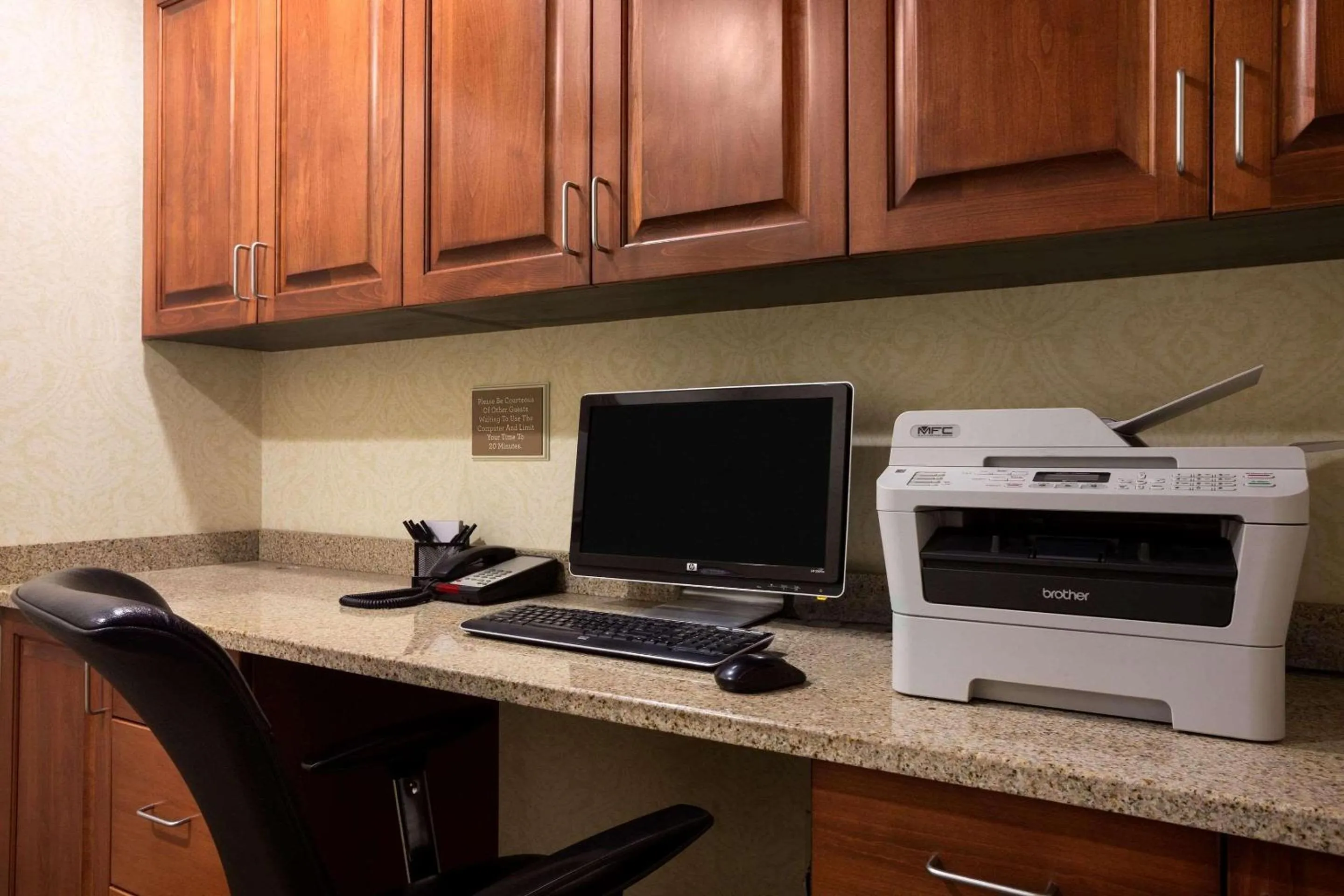 Business facilities in Country Inn & Suites by Radisson, Washington at Meadowlands, PA