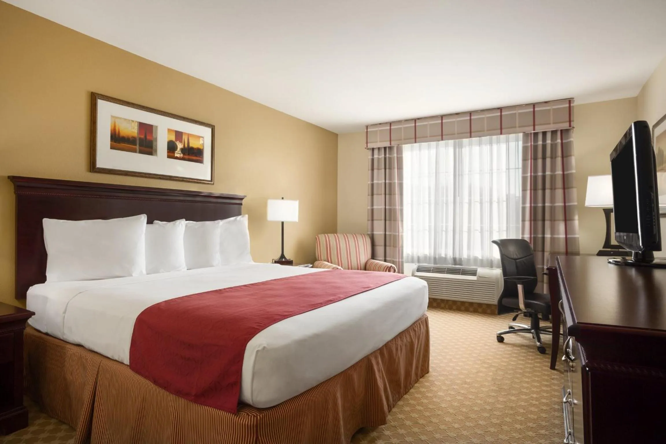 Bed in Country Inn & Suites by Radisson, Washington at Meadowlands, PA