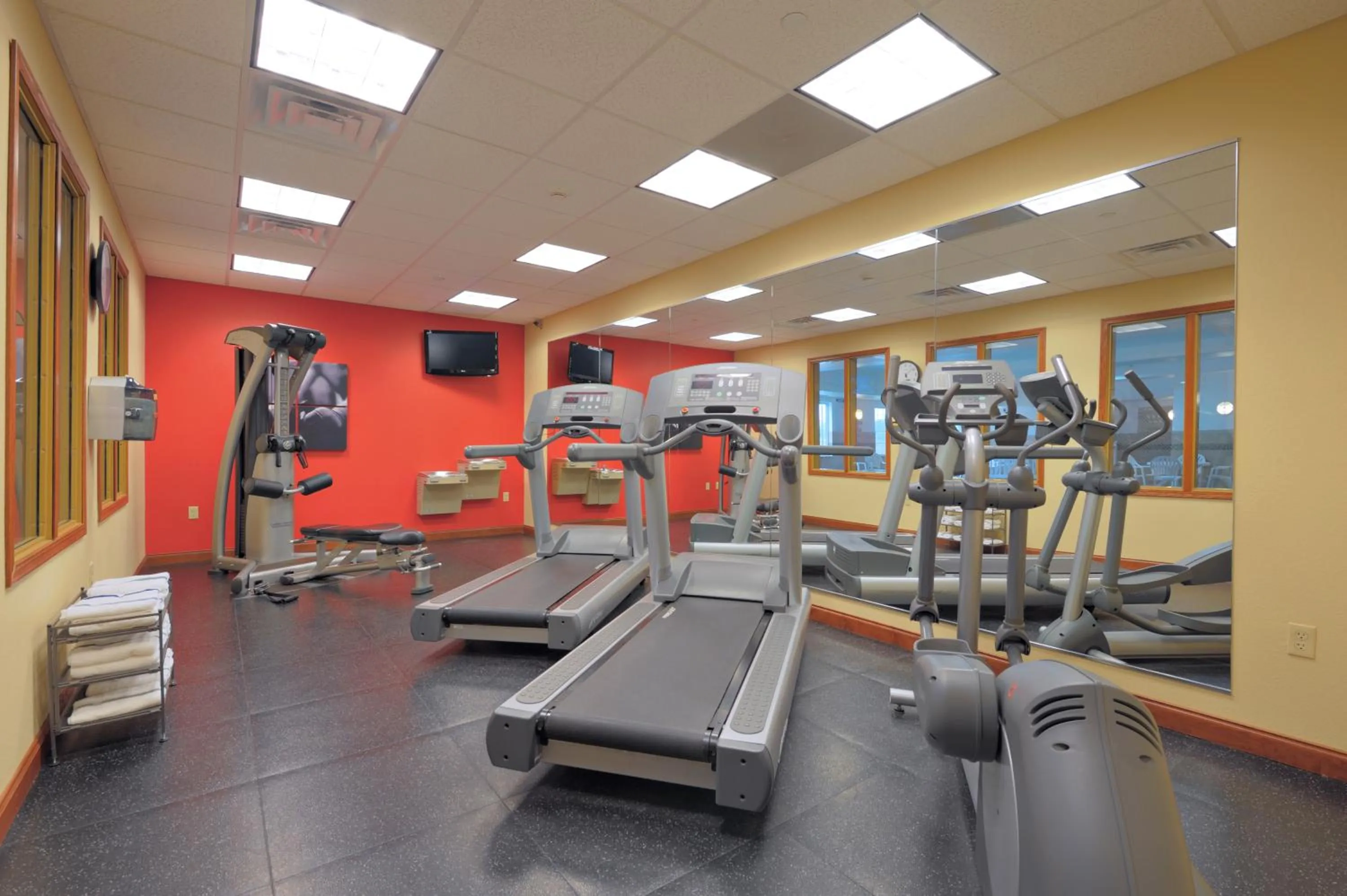 Fitness centre/facilities in Country Inn & Suites by Radisson, Washington at Meadowlands, PA