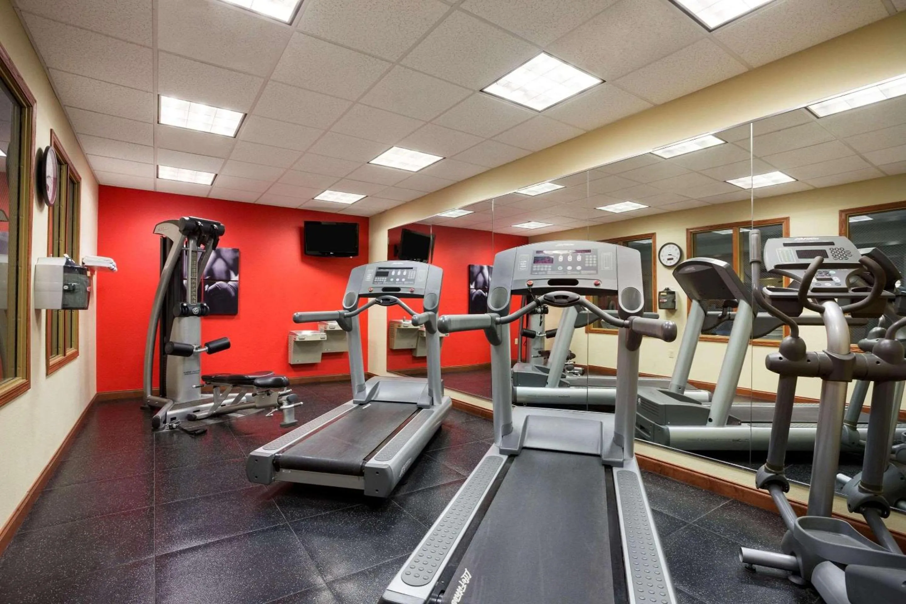 Fitness centre/facilities in Country Inn & Suites by Radisson, Washington at Meadowlands, PA