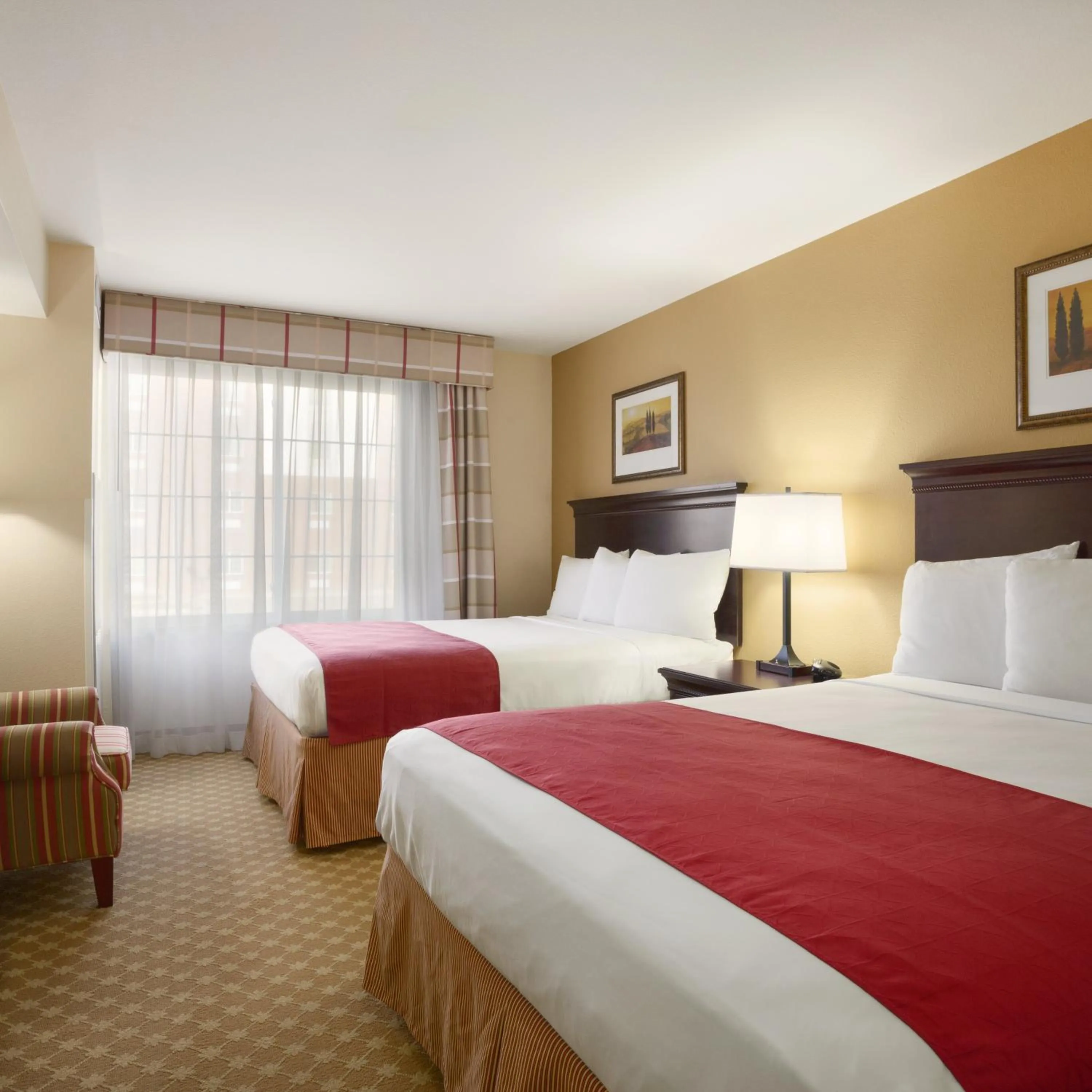 Bed in Country Inn & Suites by Radisson, Washington at Meadowlands, PA