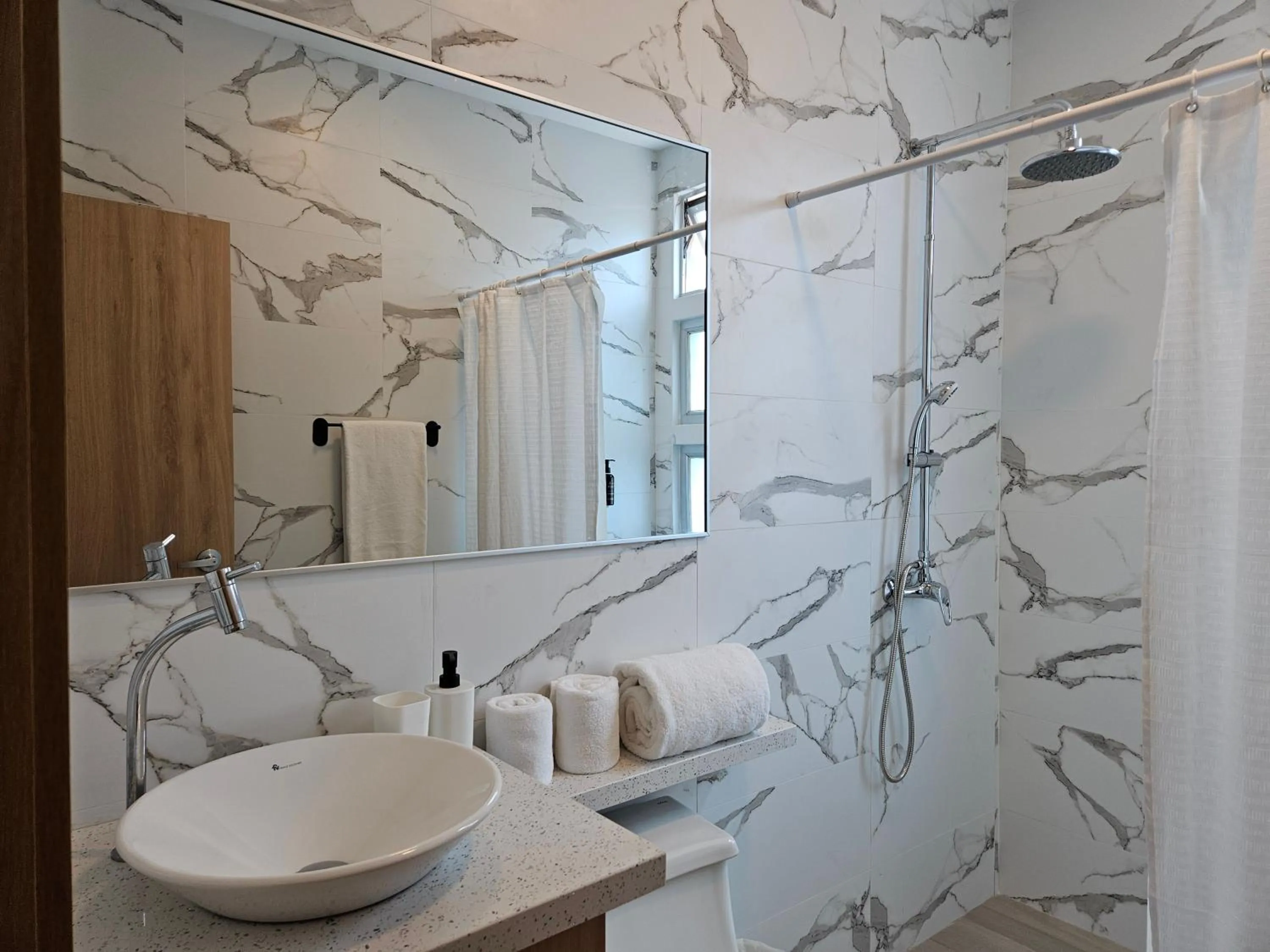 Shower in Hotel Perla Spondylus