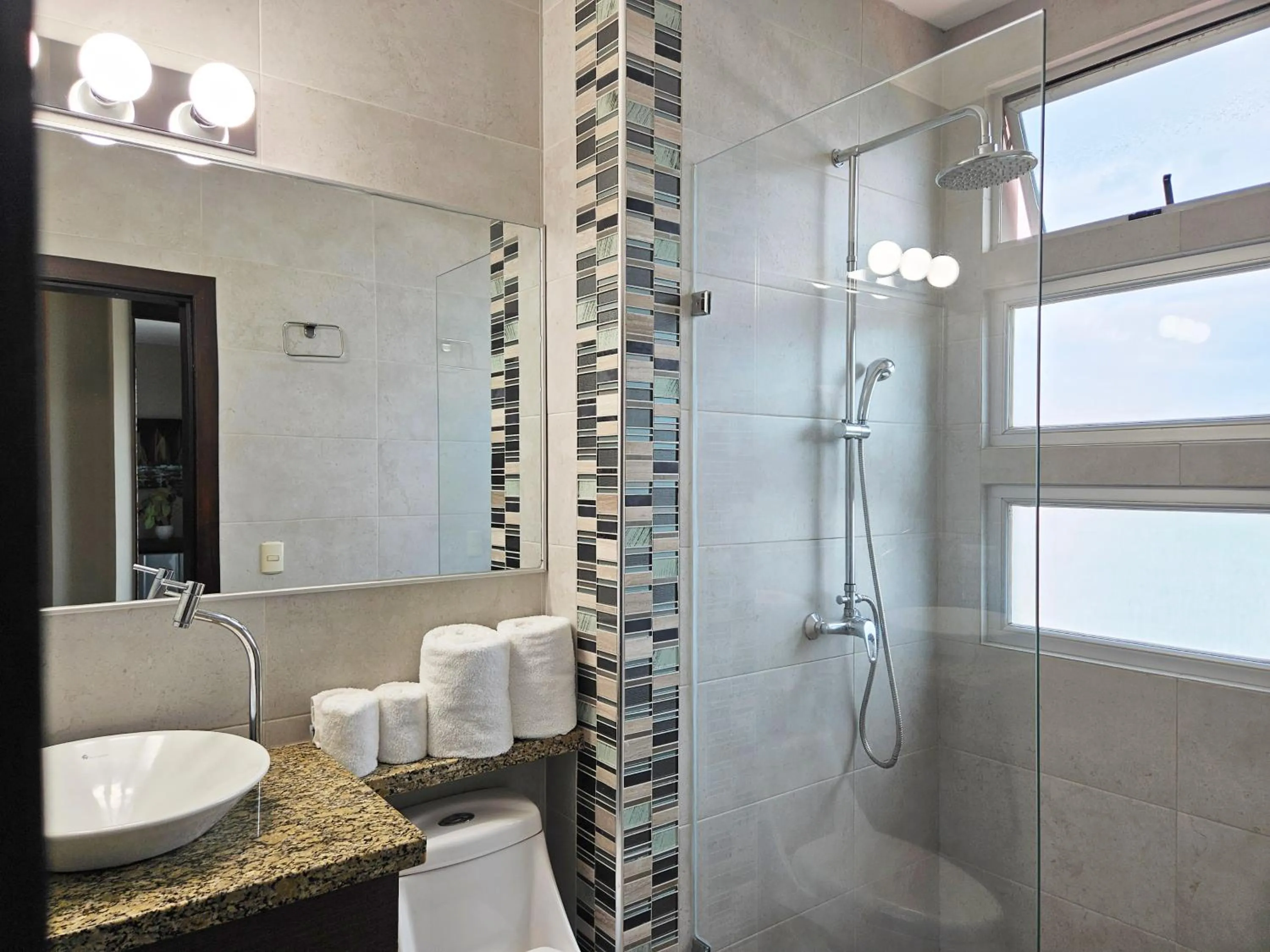 Shower in Hotel Perla Spondylus