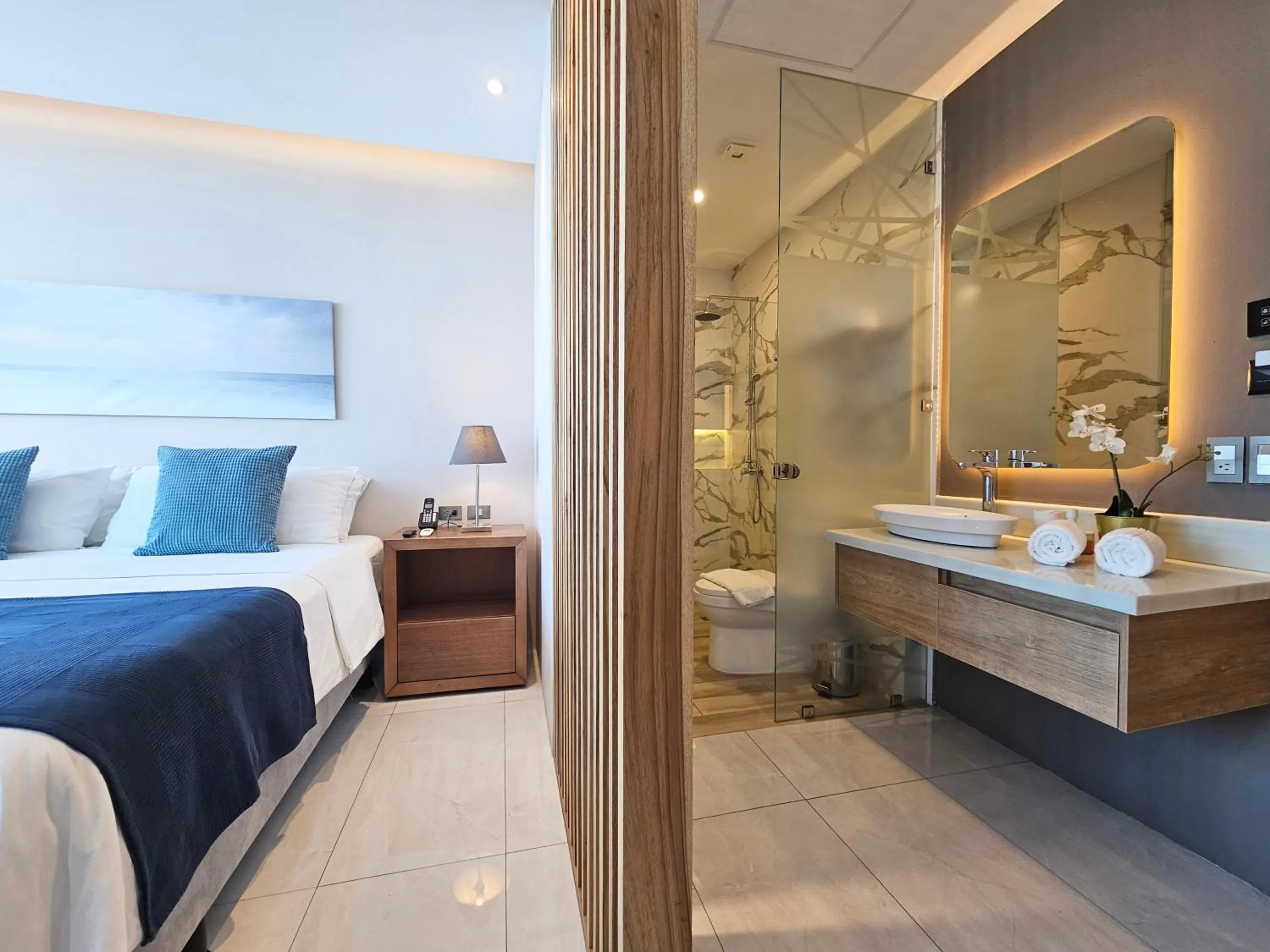 Shower, Bed in Hotel Perla Spondylus