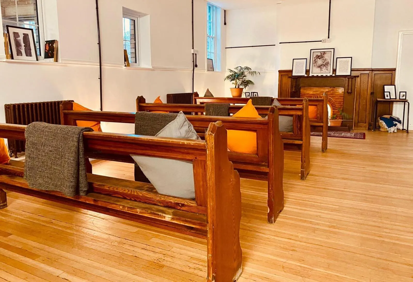 Communal lounge/ TV room in Endsleigh Park Hotel