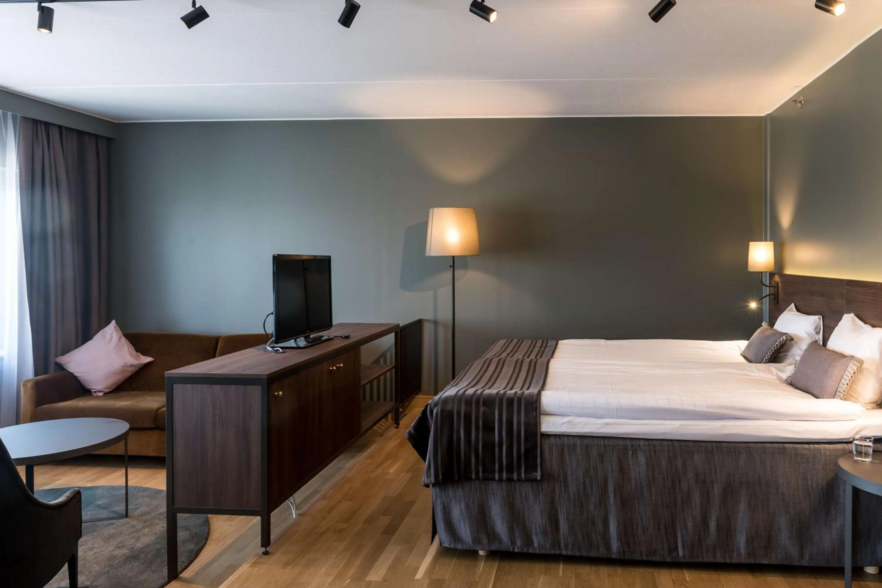 Living room, Bed in Scandic Infra City