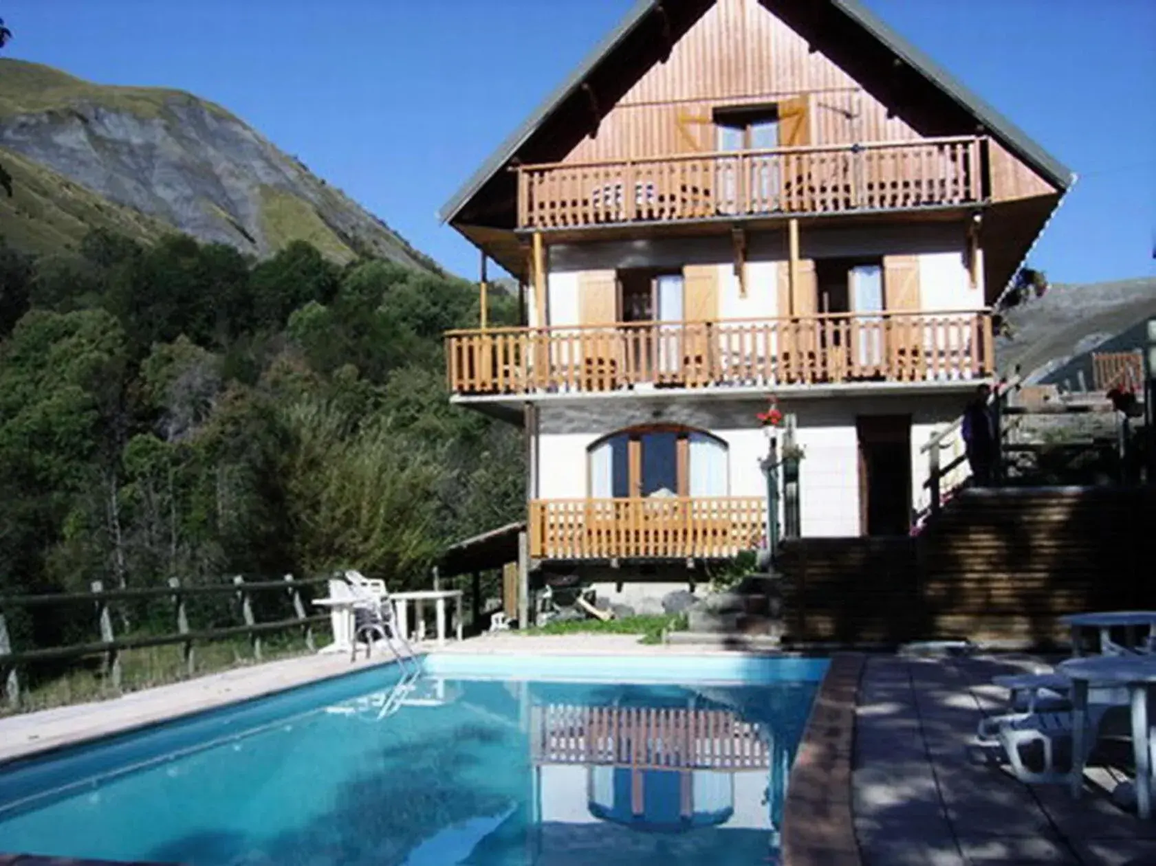 Appartement 4 pers. avec balcon vue montagne - 2 Pièces 5 personnes MAE-0642 Appartement 4 pers. avec balcon vue montagne - 2 Pièces 5 personnes MAE-0642