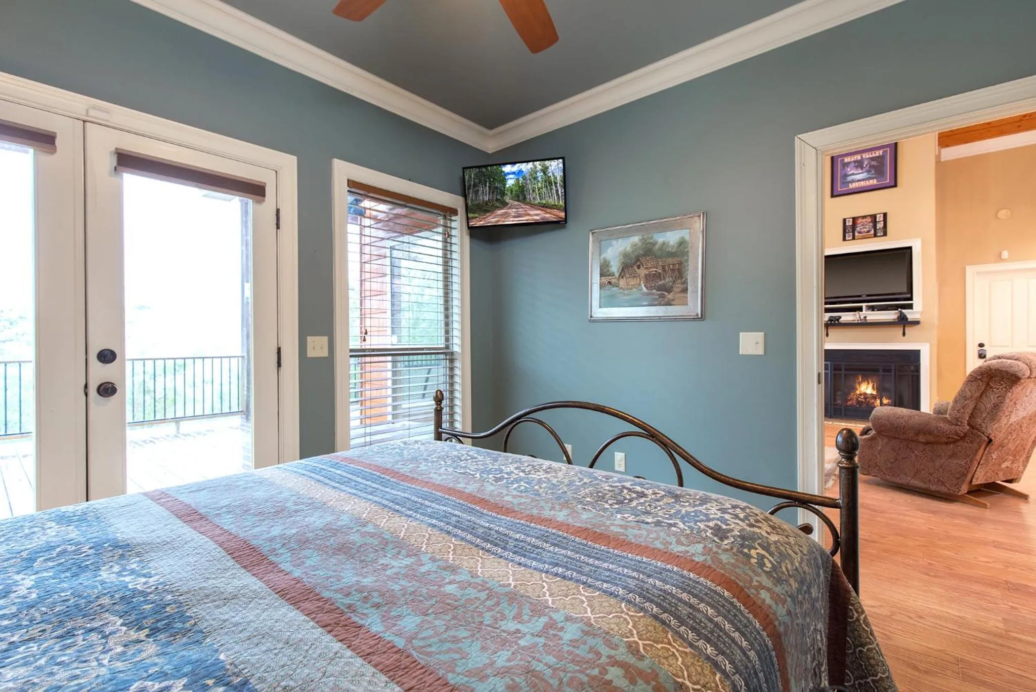 Bedroom, Bed in Cajun Spice