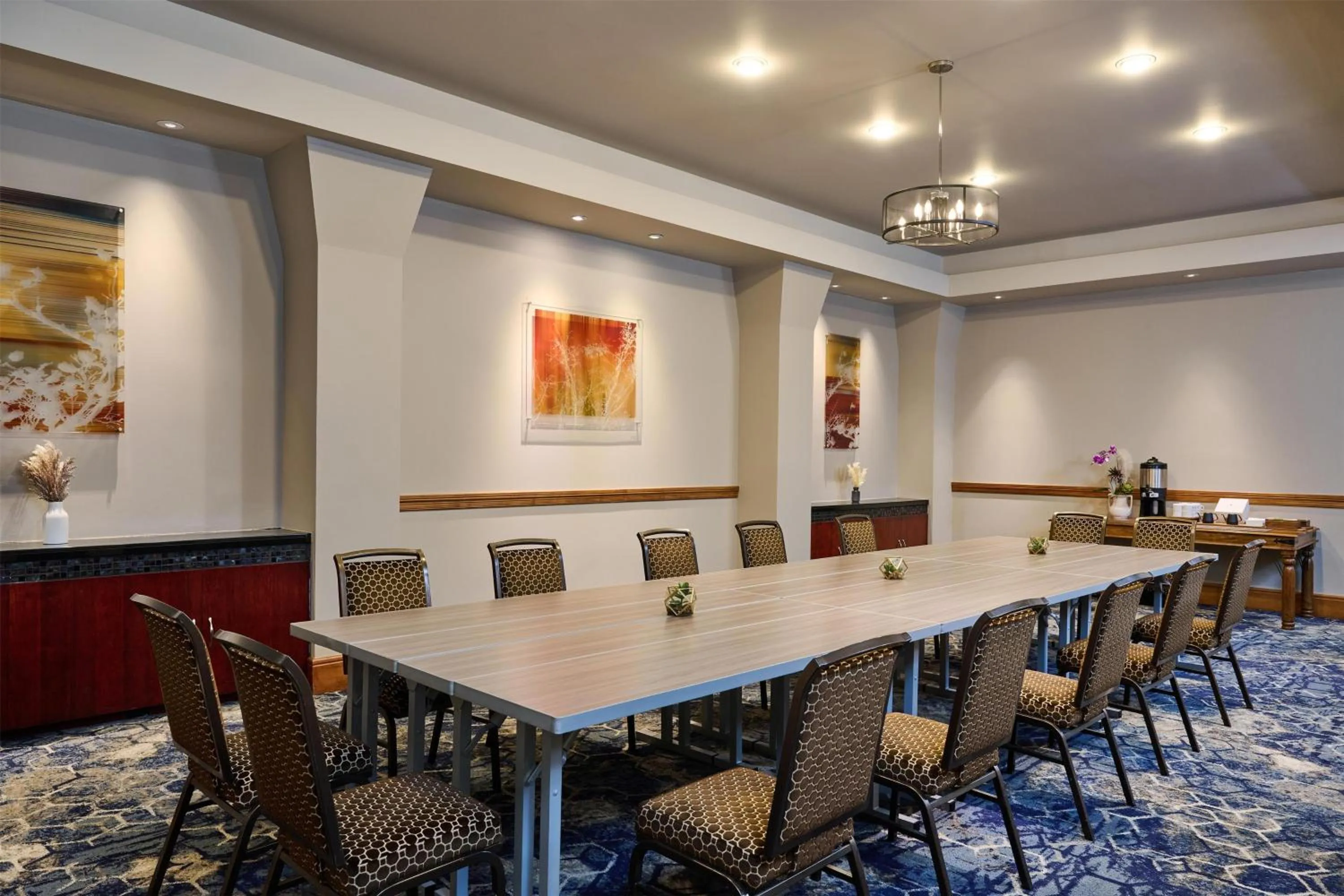 Meeting/conference room in Juniper Hotel Cupertino, Curio Collection by Hilton