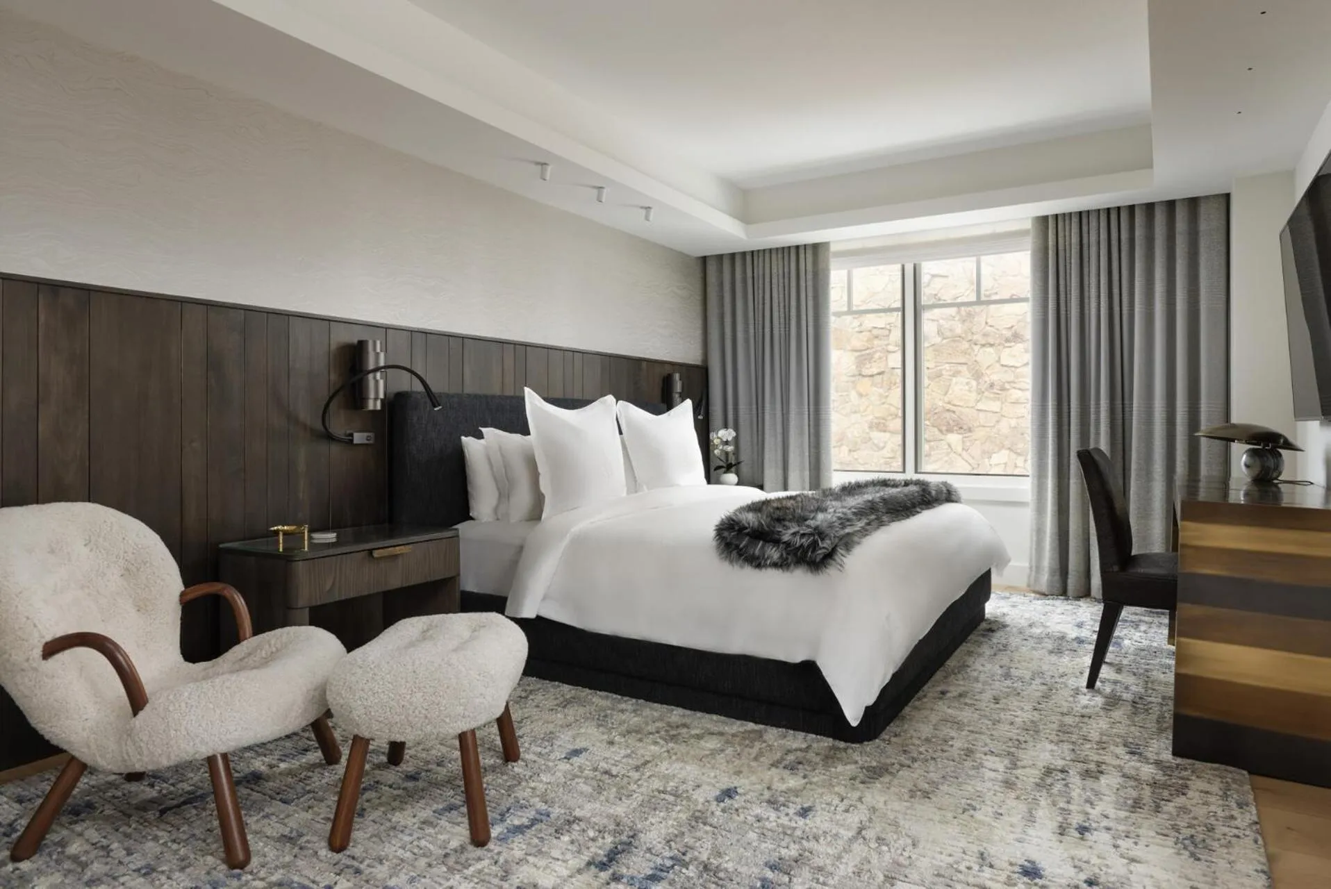 Bed in Four Seasons Resort Vail