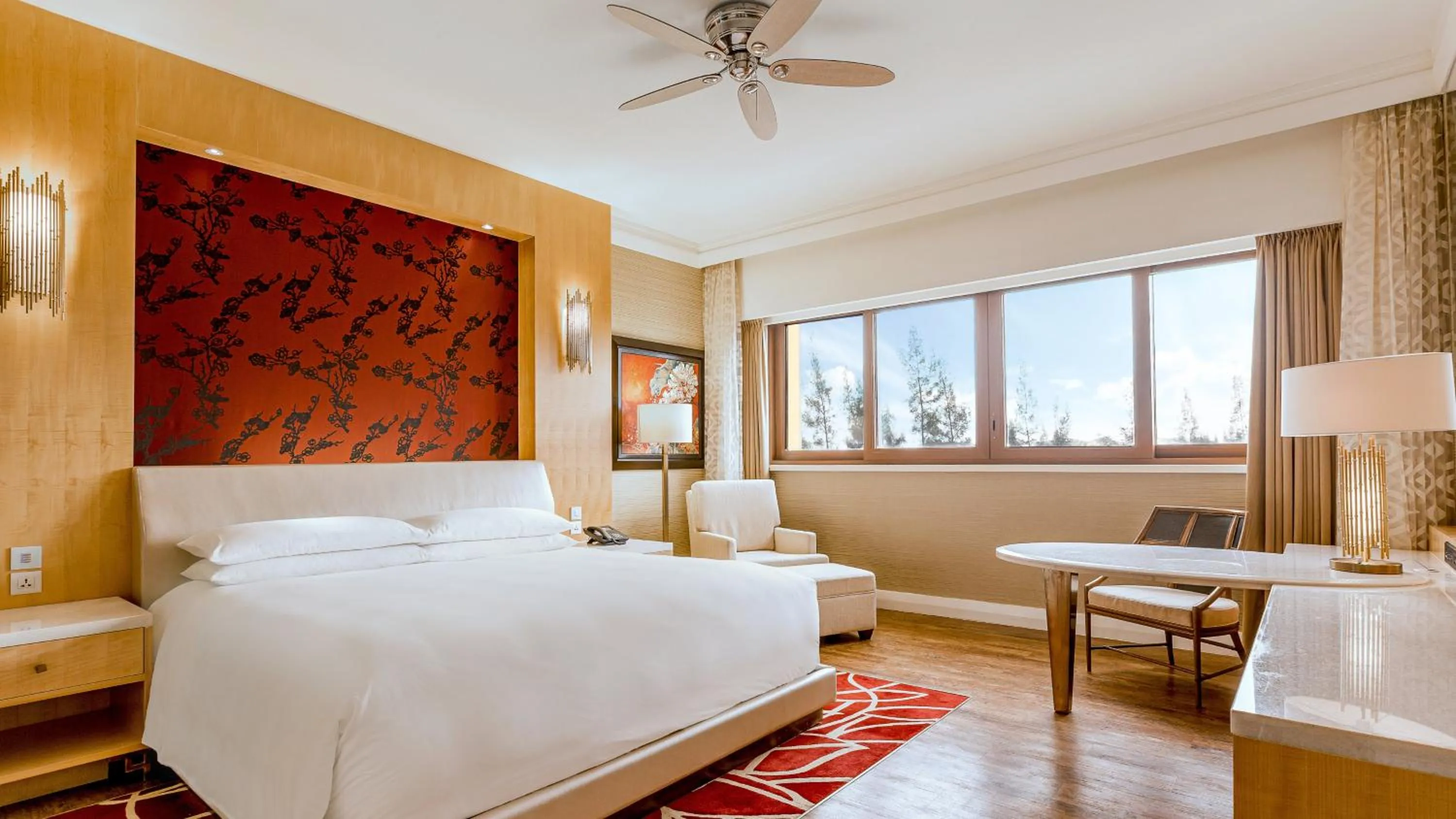 Photo of the whole room, Bed in InterContinental Grand Ho Tram