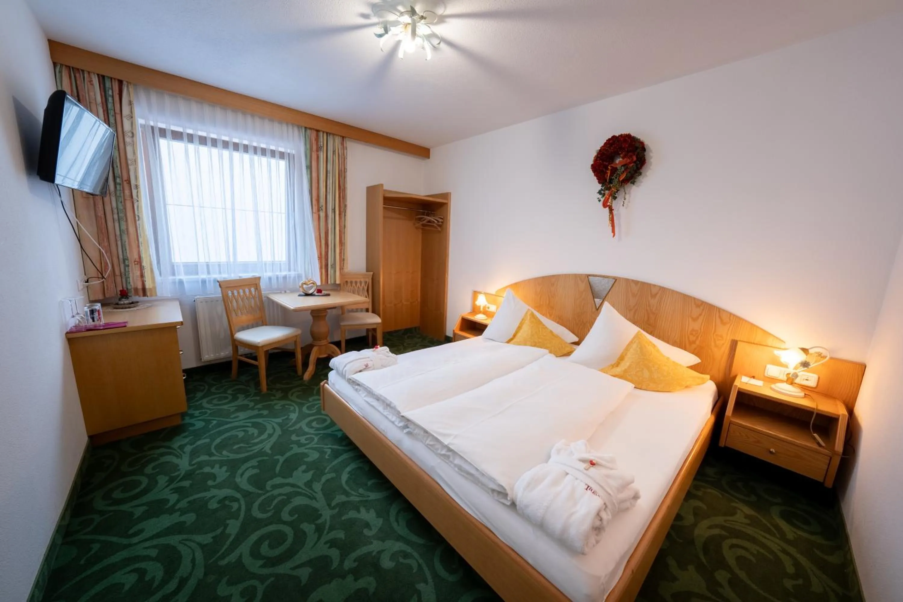 Bed in Alpenresidenz Trisanna