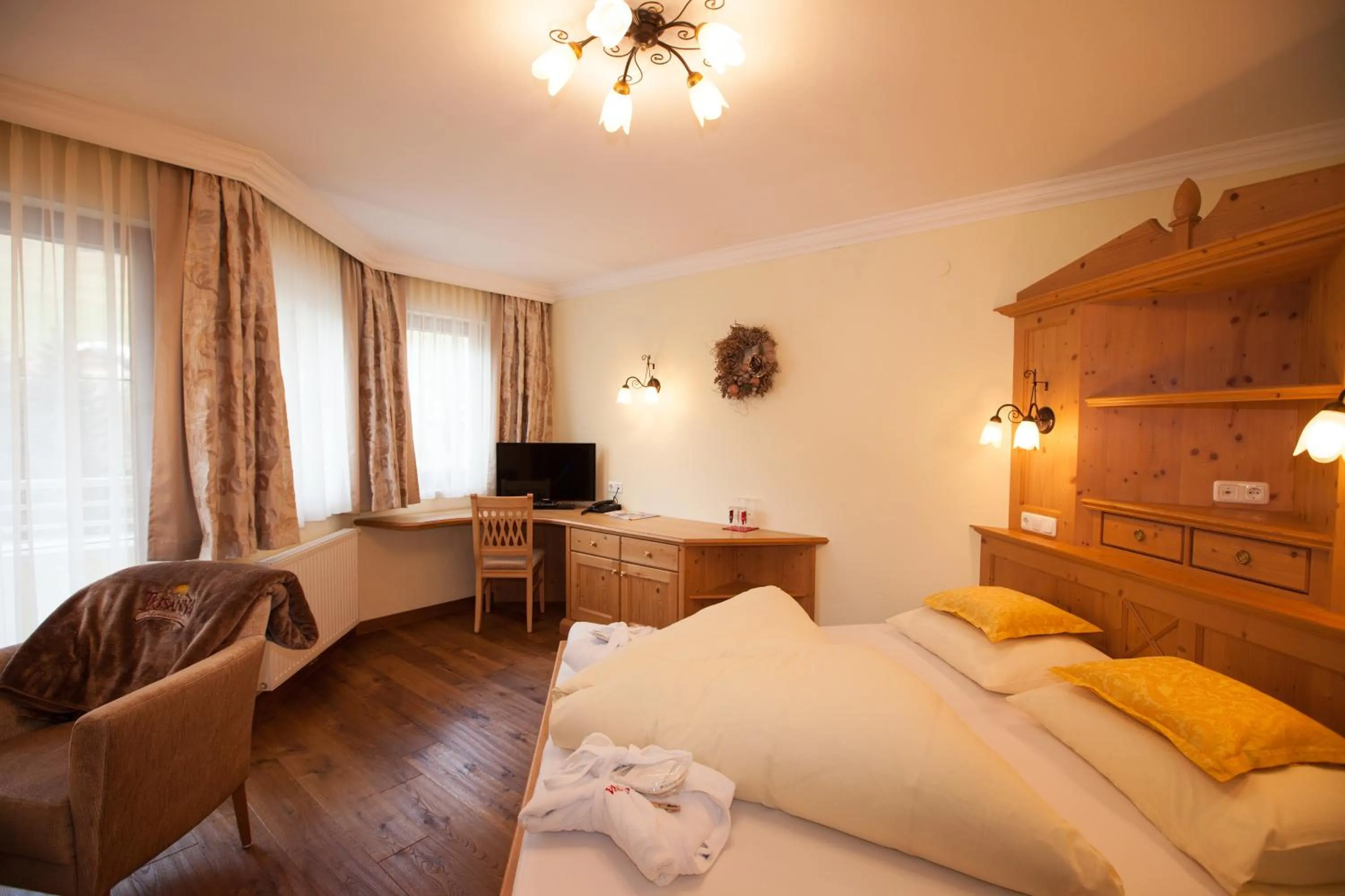 Day, Bed in Alpenresidenz Trisanna