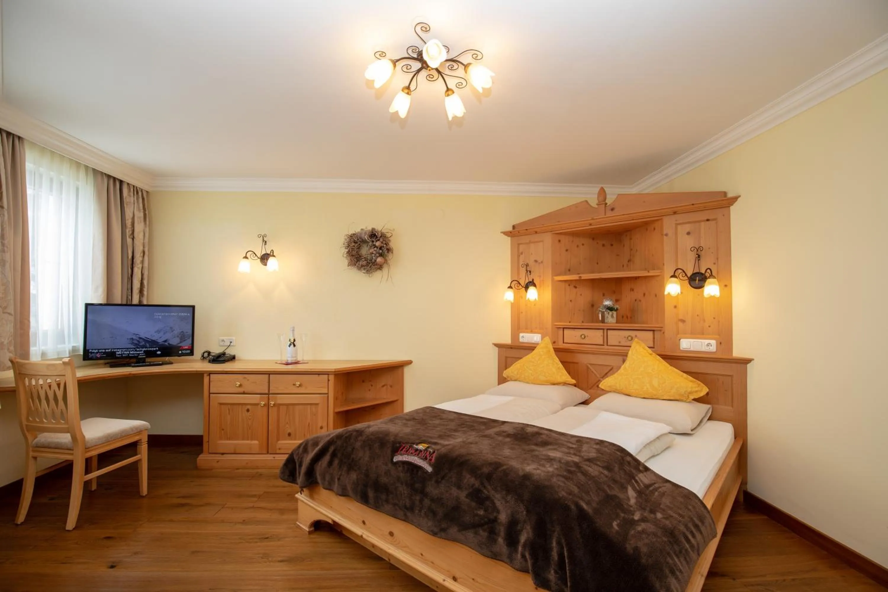 Bed in Alpenresidenz Trisanna