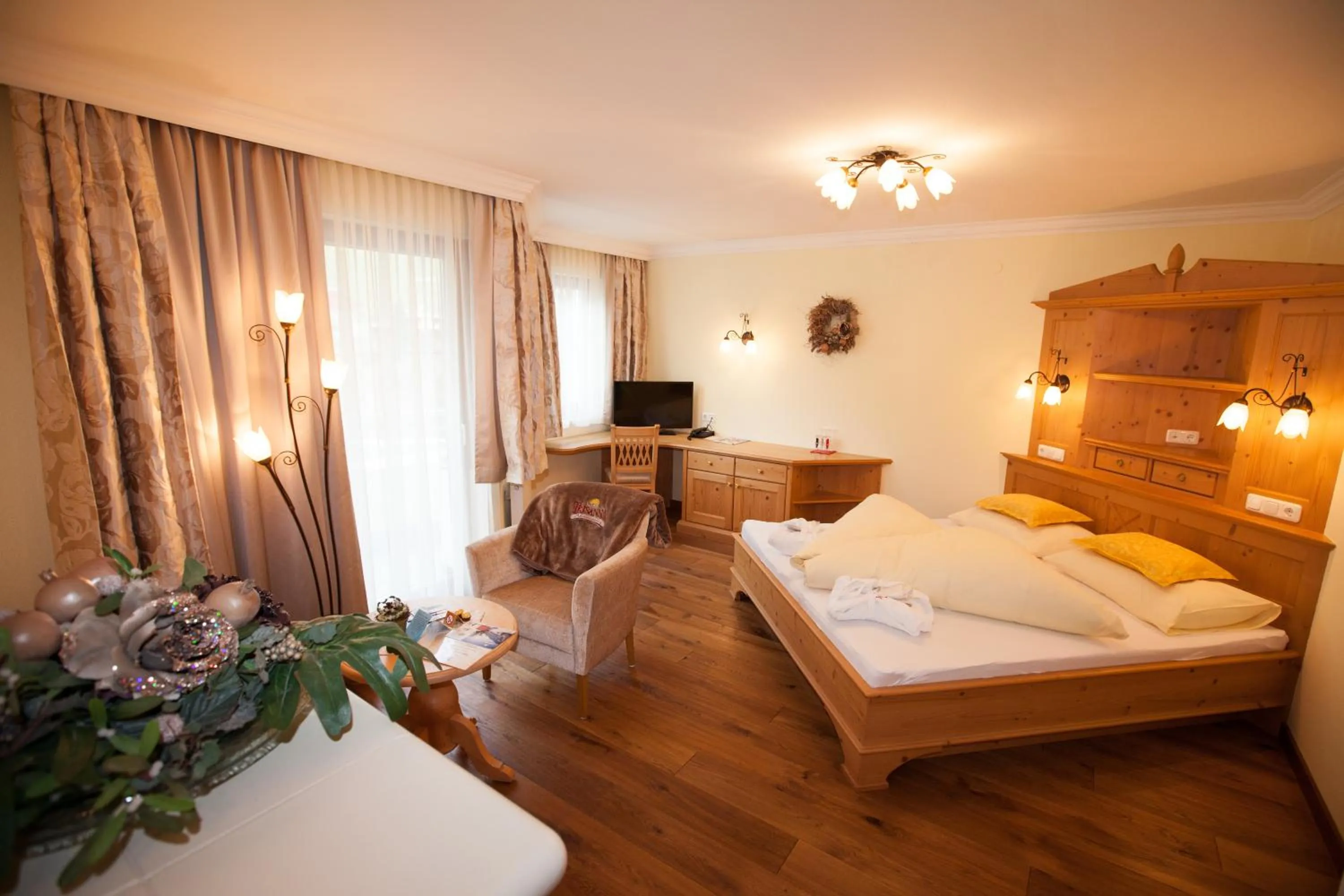 Day, Bed in Alpenresidenz Trisanna