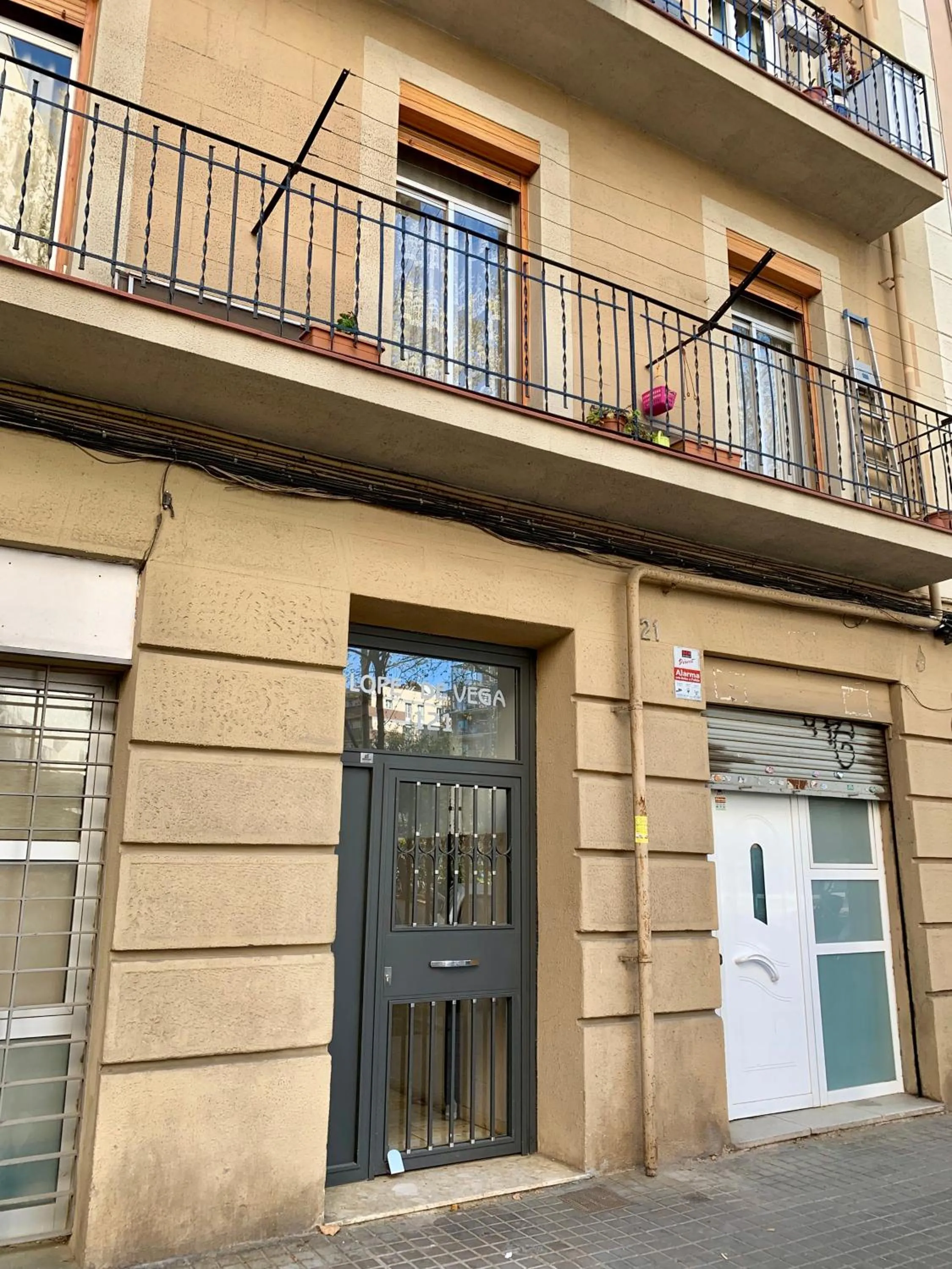 Facade/entrance in Charm Miró