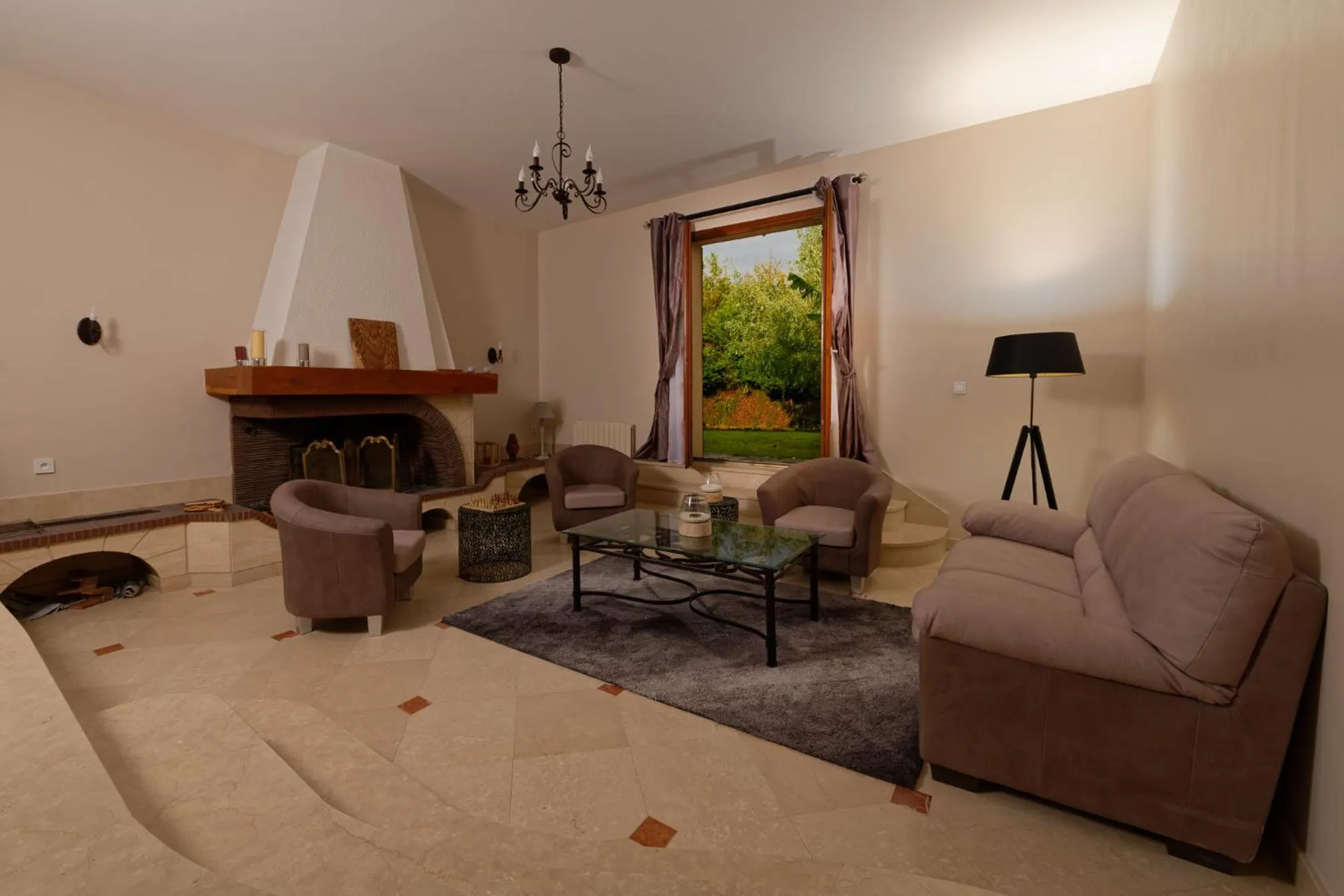 Communal lounge/ TV room in Le Clos Magedon