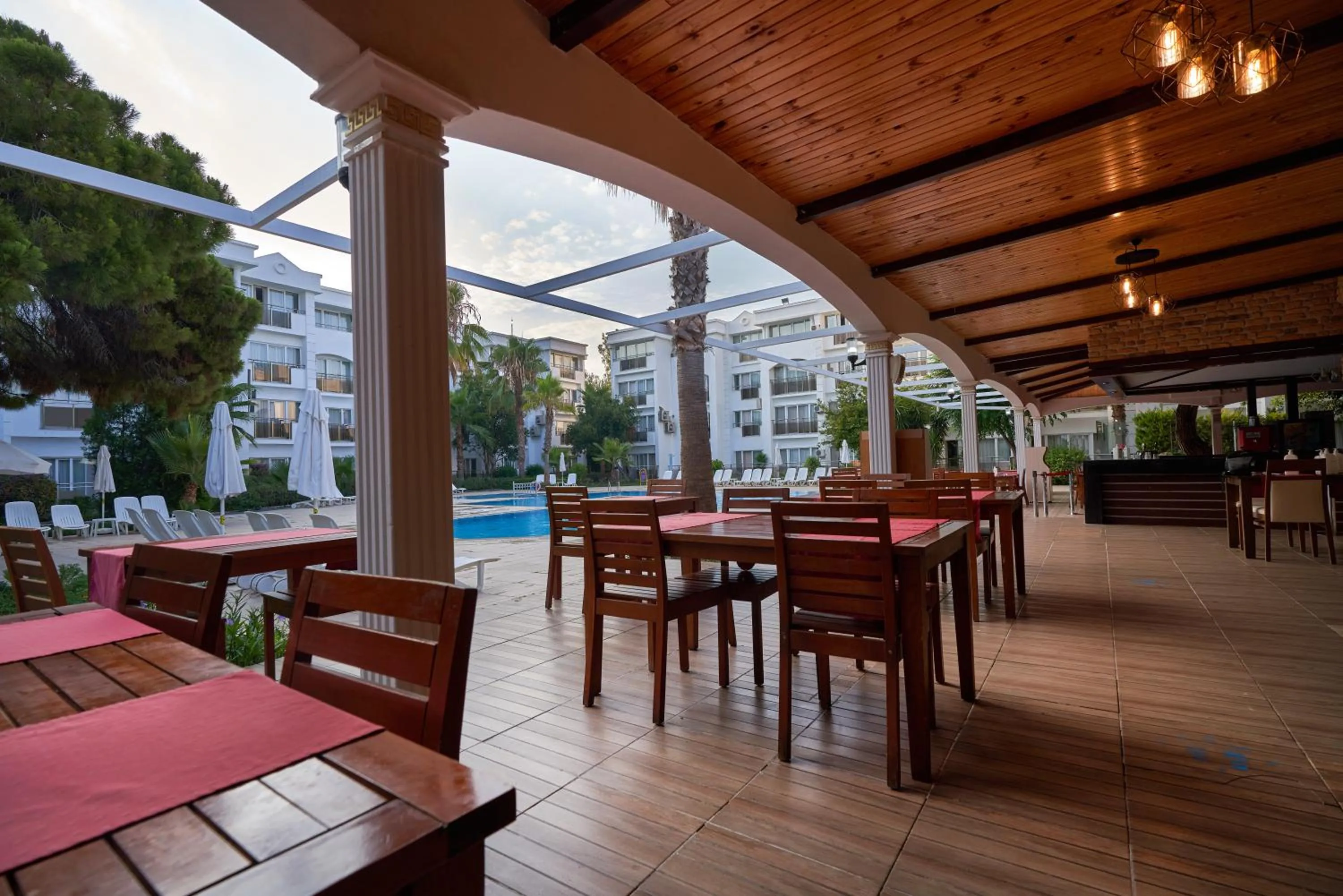 Restaurant/Places to Eat in Maya Golf Hotel