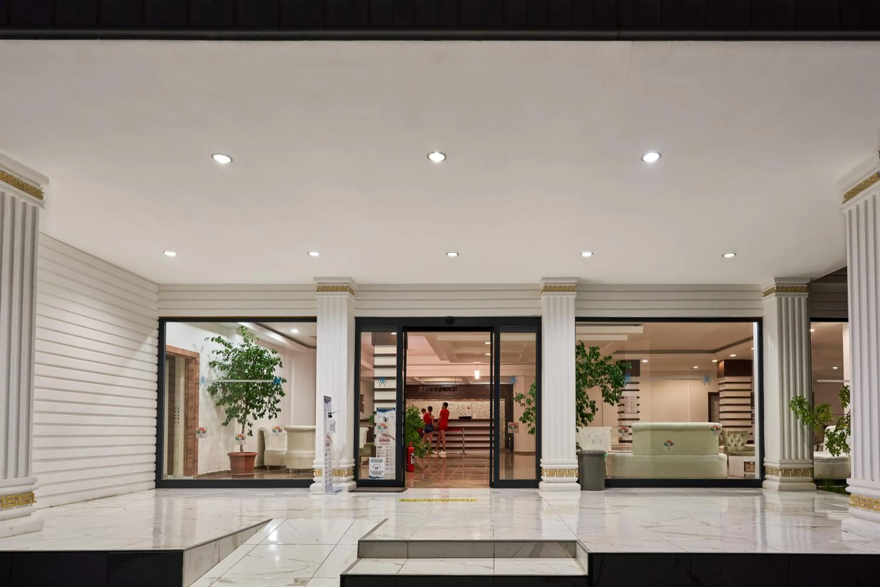 Facade/entrance in Maya Golf Hotel