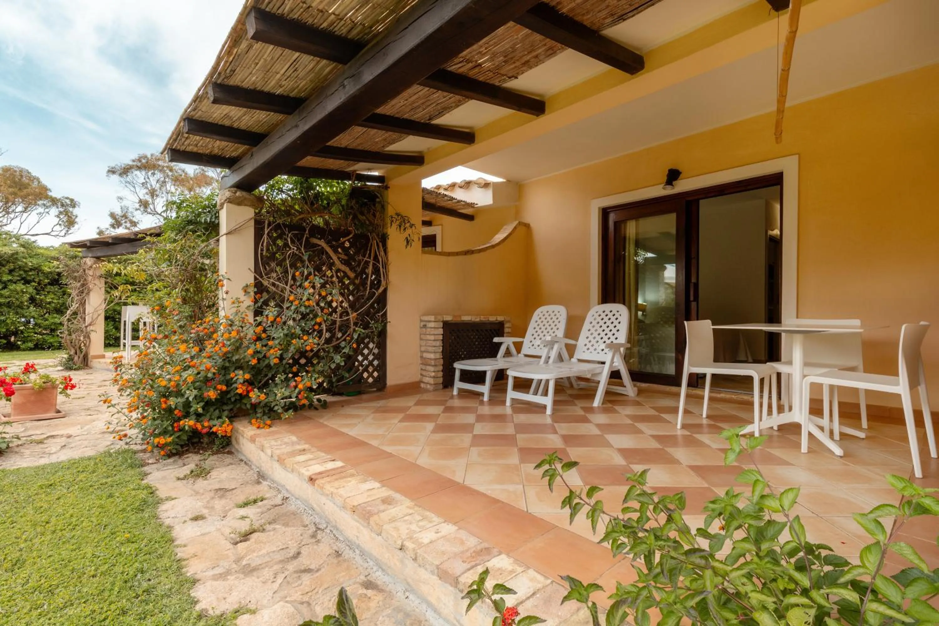 Patio in Porto Giunco Residence