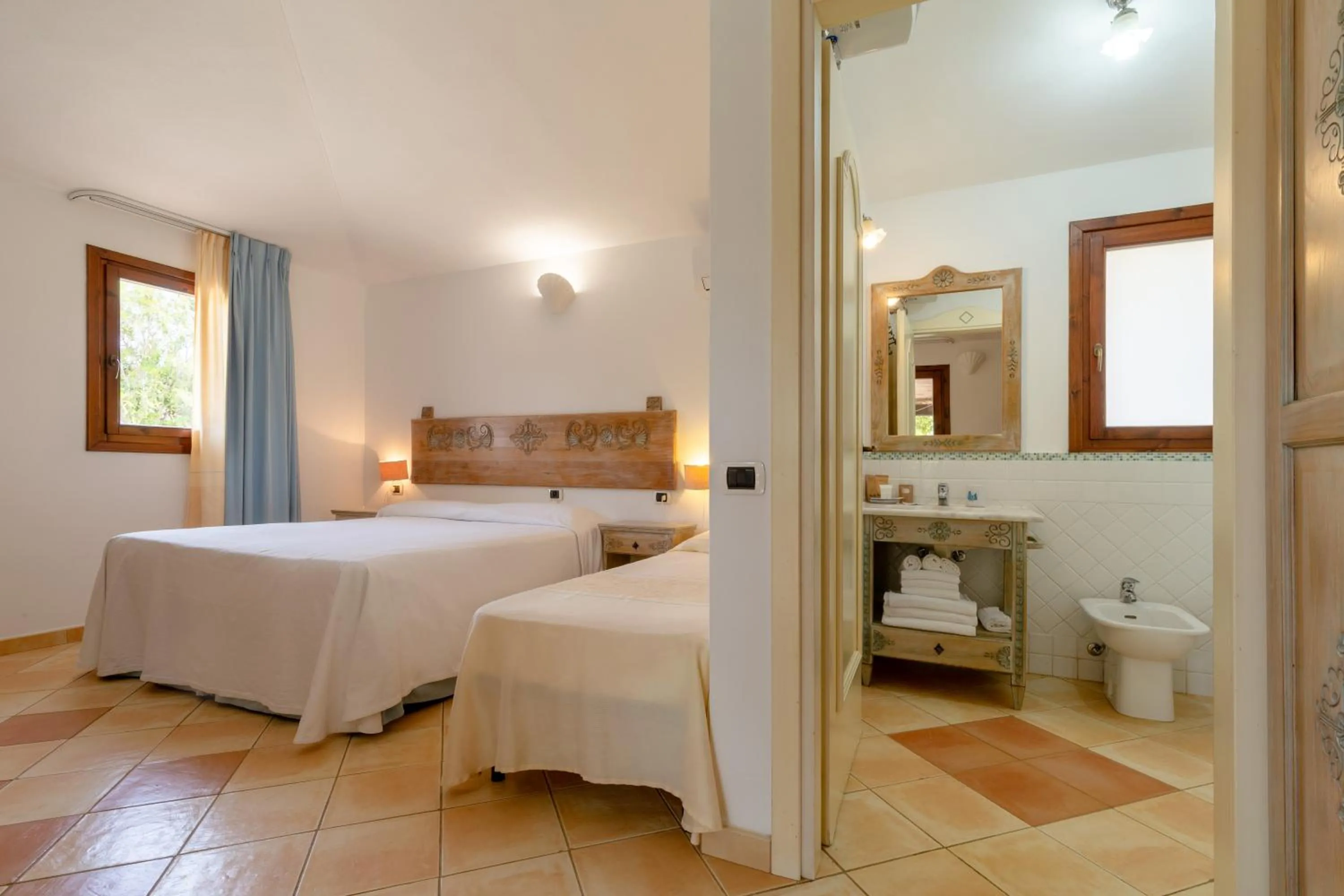 Bathroom, Bed in Porto Giunco Residence