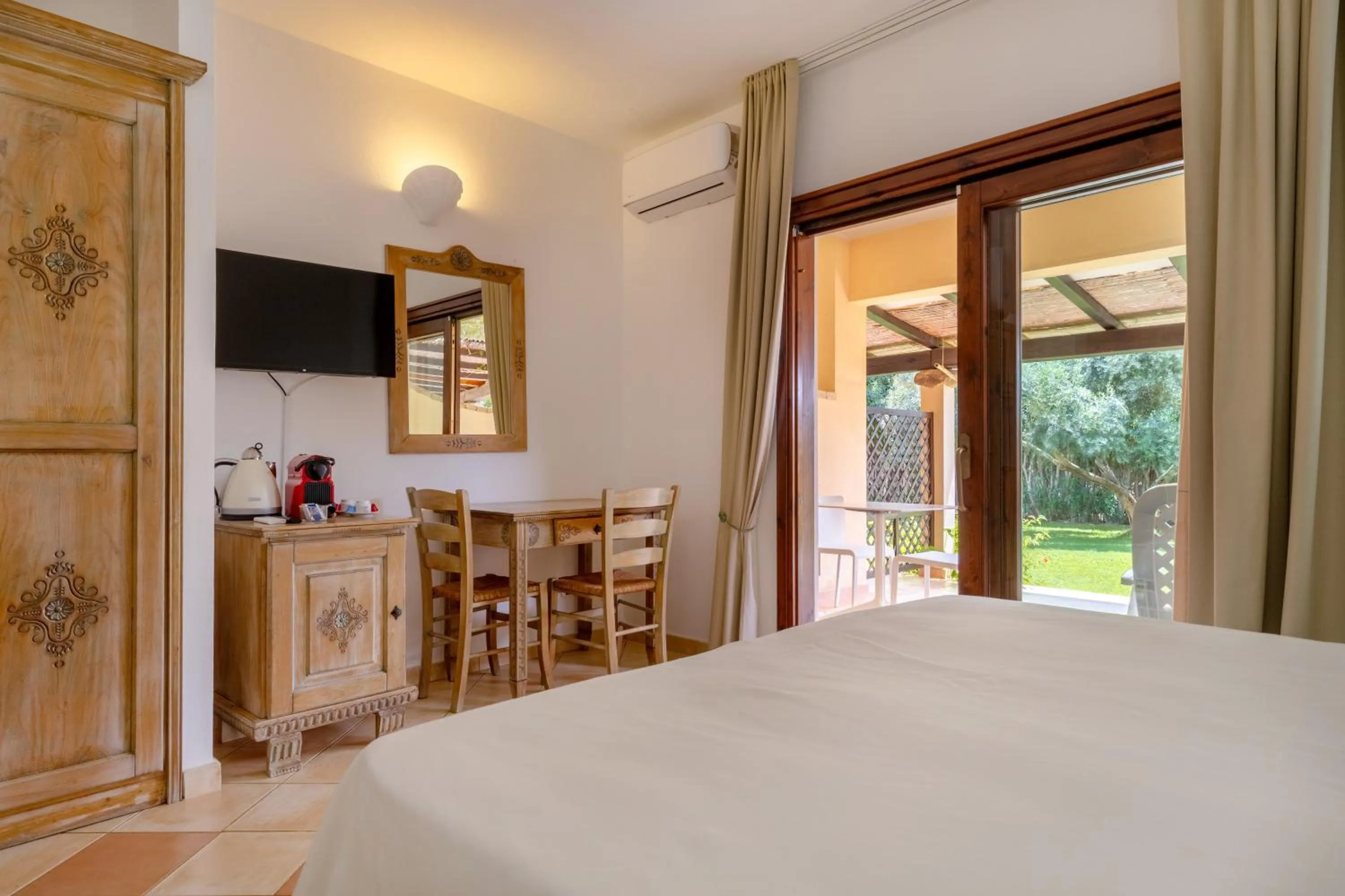 Bedroom, Bed in Porto Giunco Residence