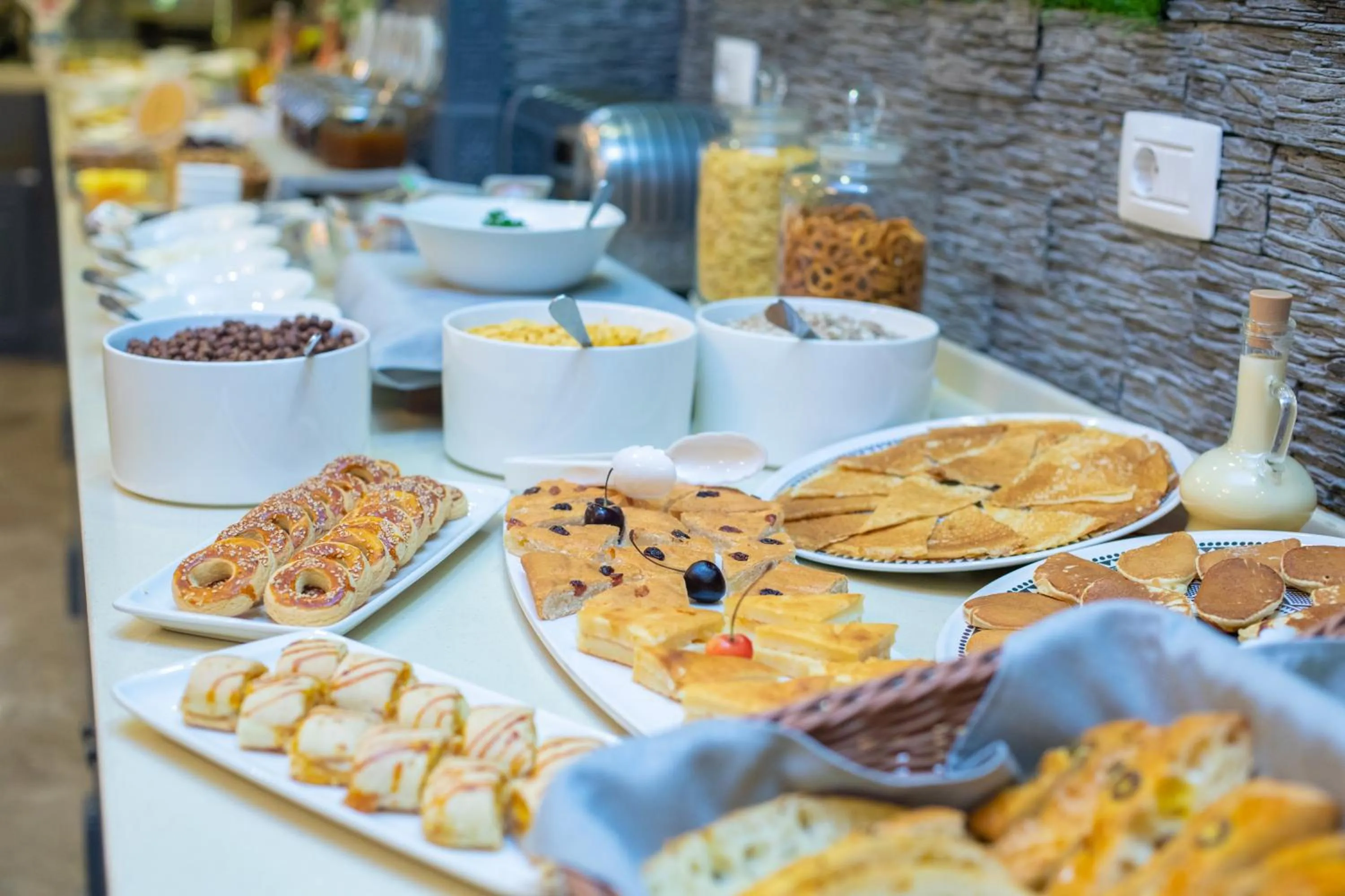 Food and drinks in Grand Hotel Baku Central Park