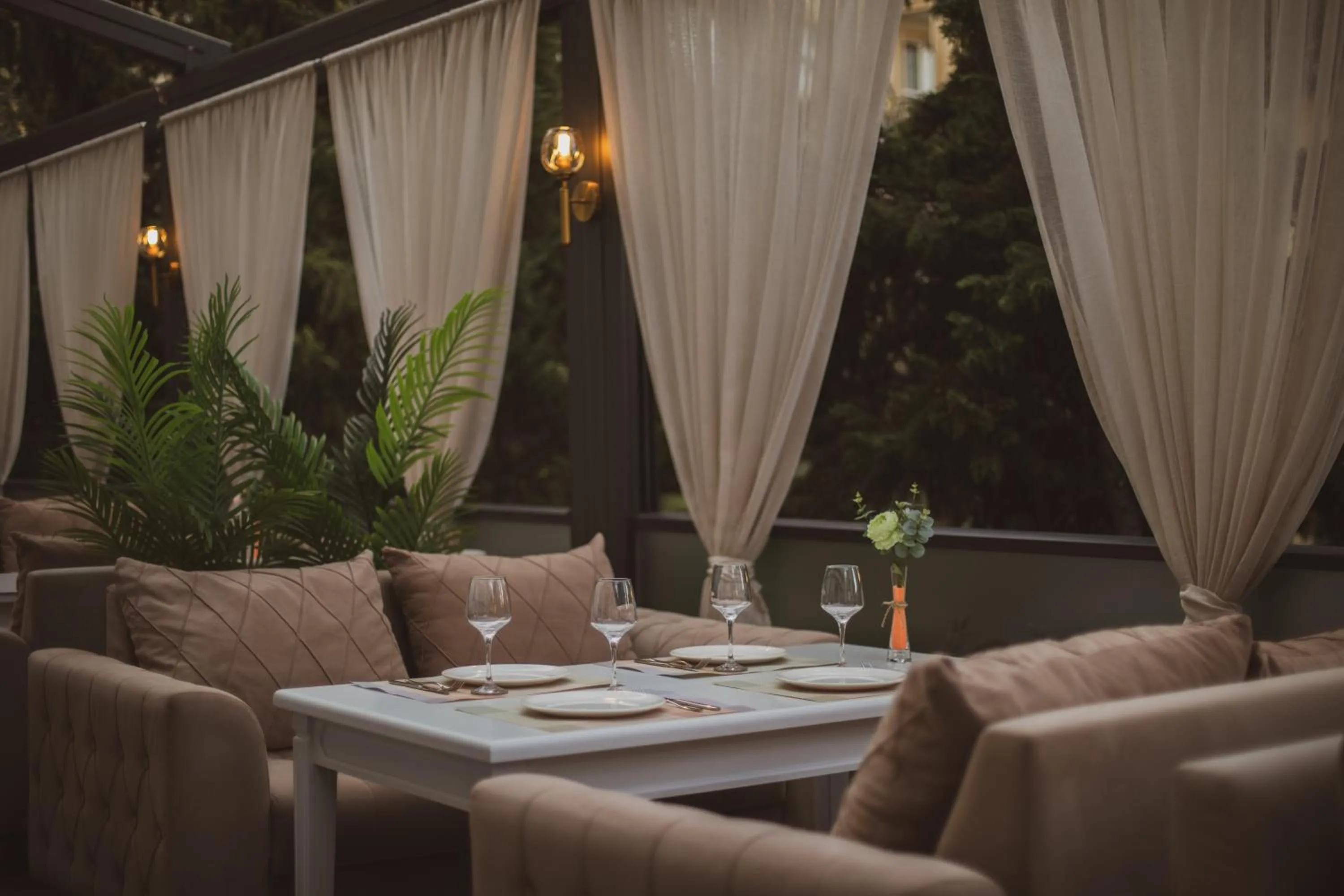 Restaurant/places to eat in Grand Hotel Baku Central Park