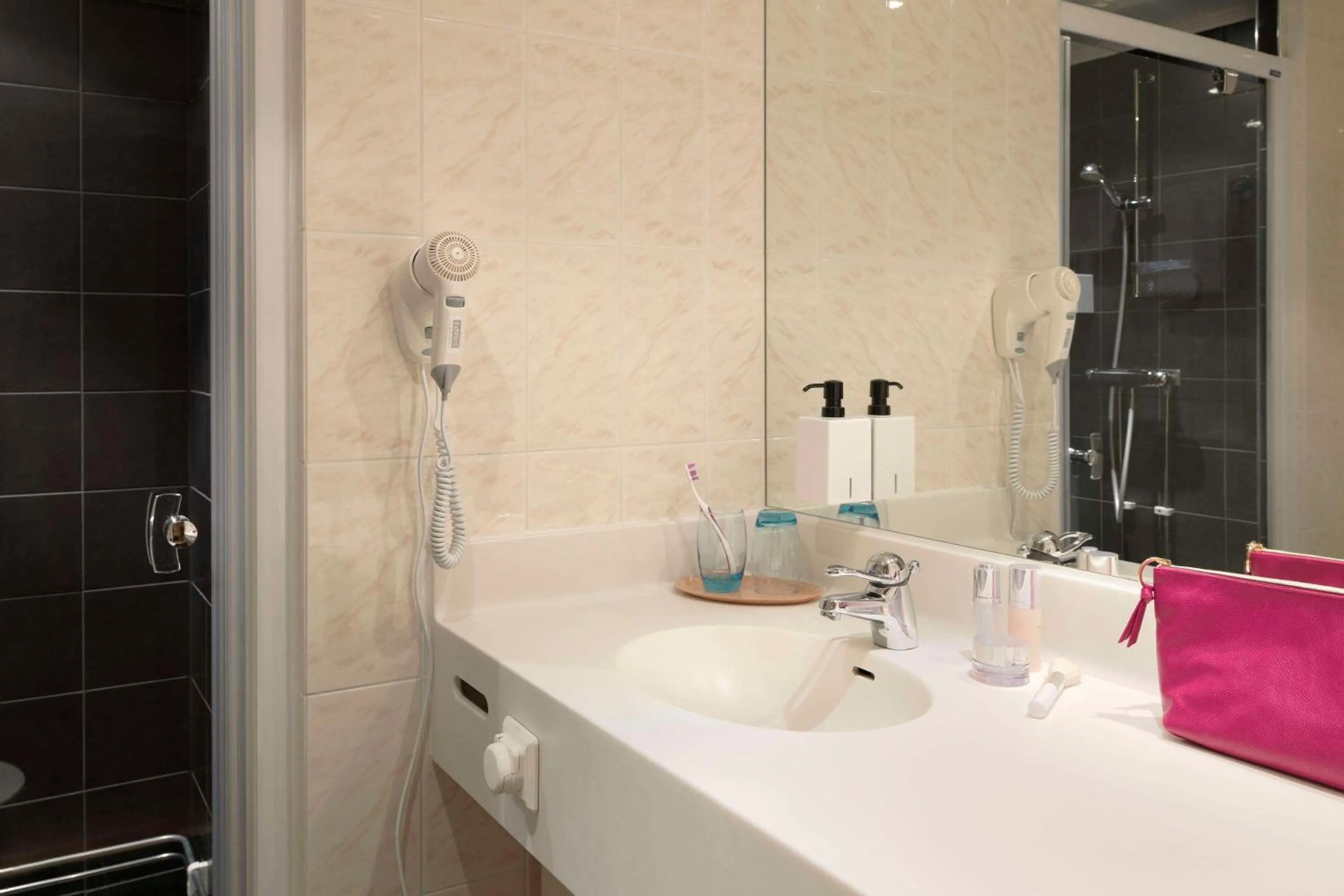 Photo of the whole room in Scandic Star Sollentuna