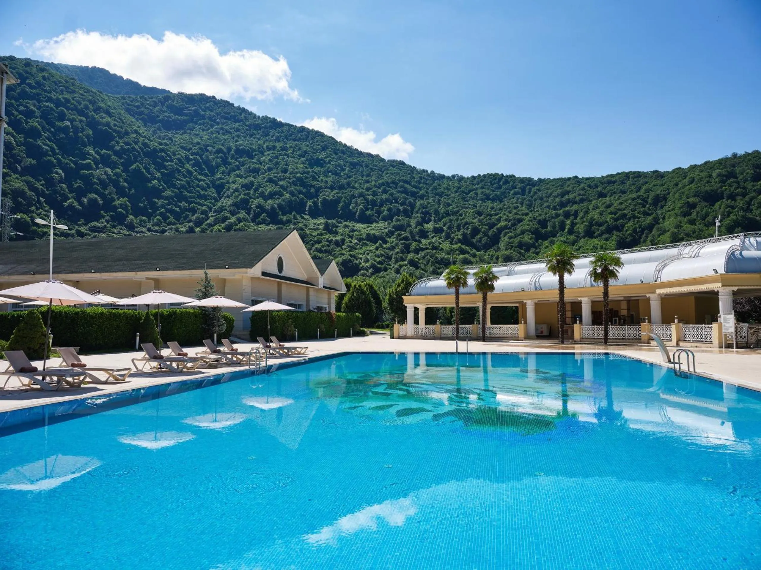 Swimming pool in Qafqaz Riverside Hotel