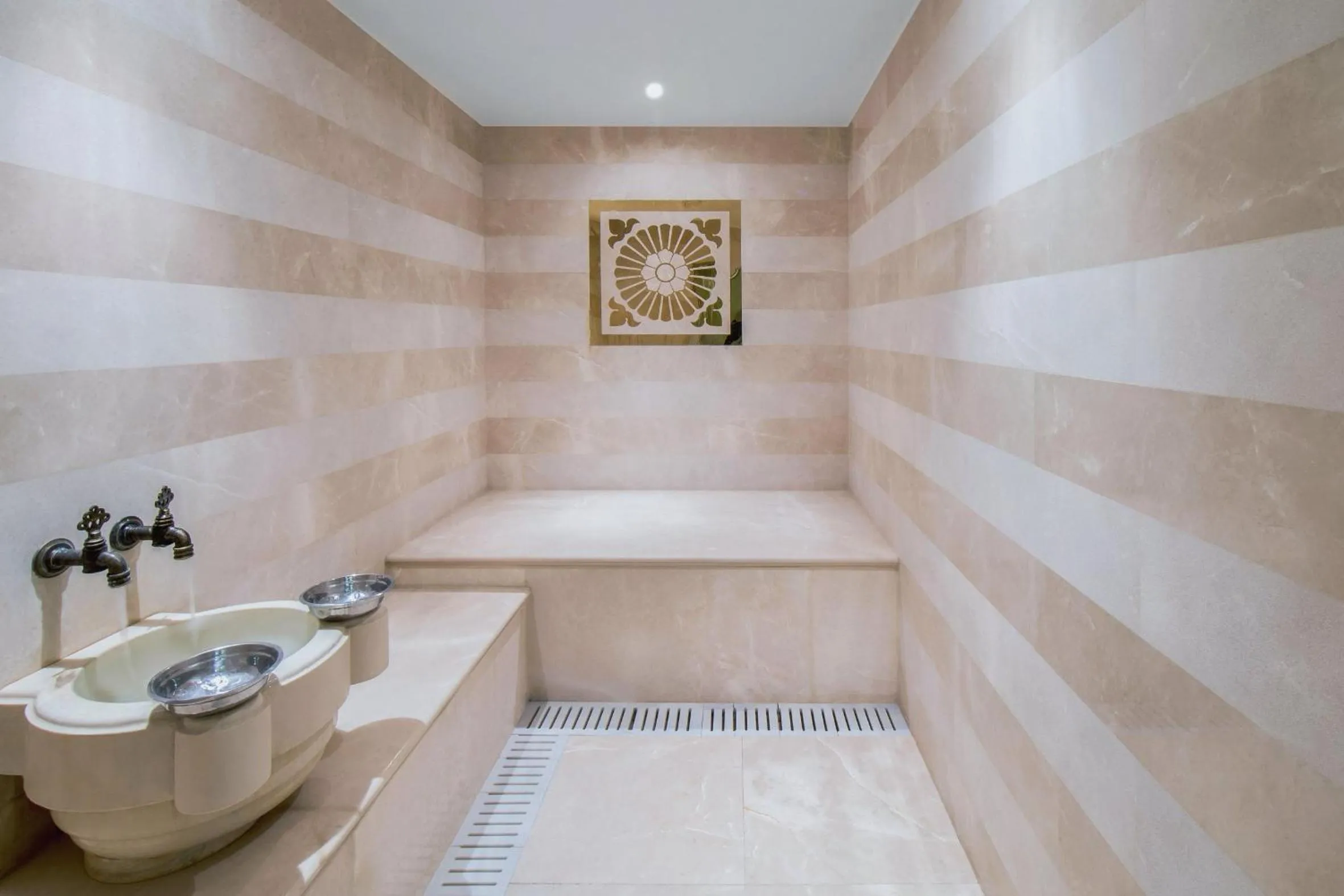 Qafqaz Riverside Hotel