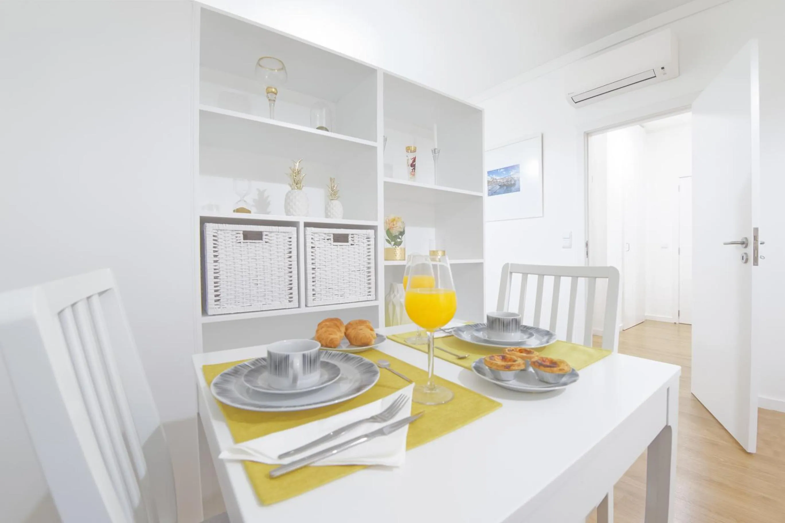 Dining area in Luxury Anibal Cunha Apartments
