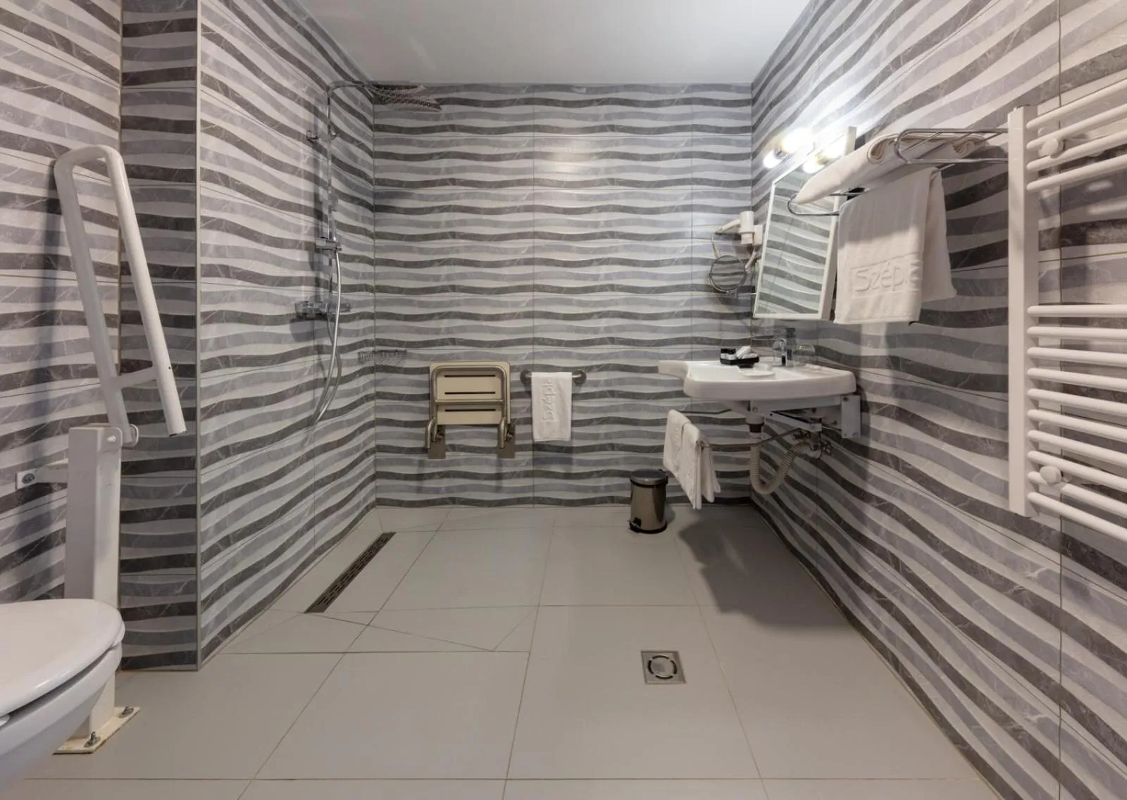 Shower in Szépia Bio and Art Hotel